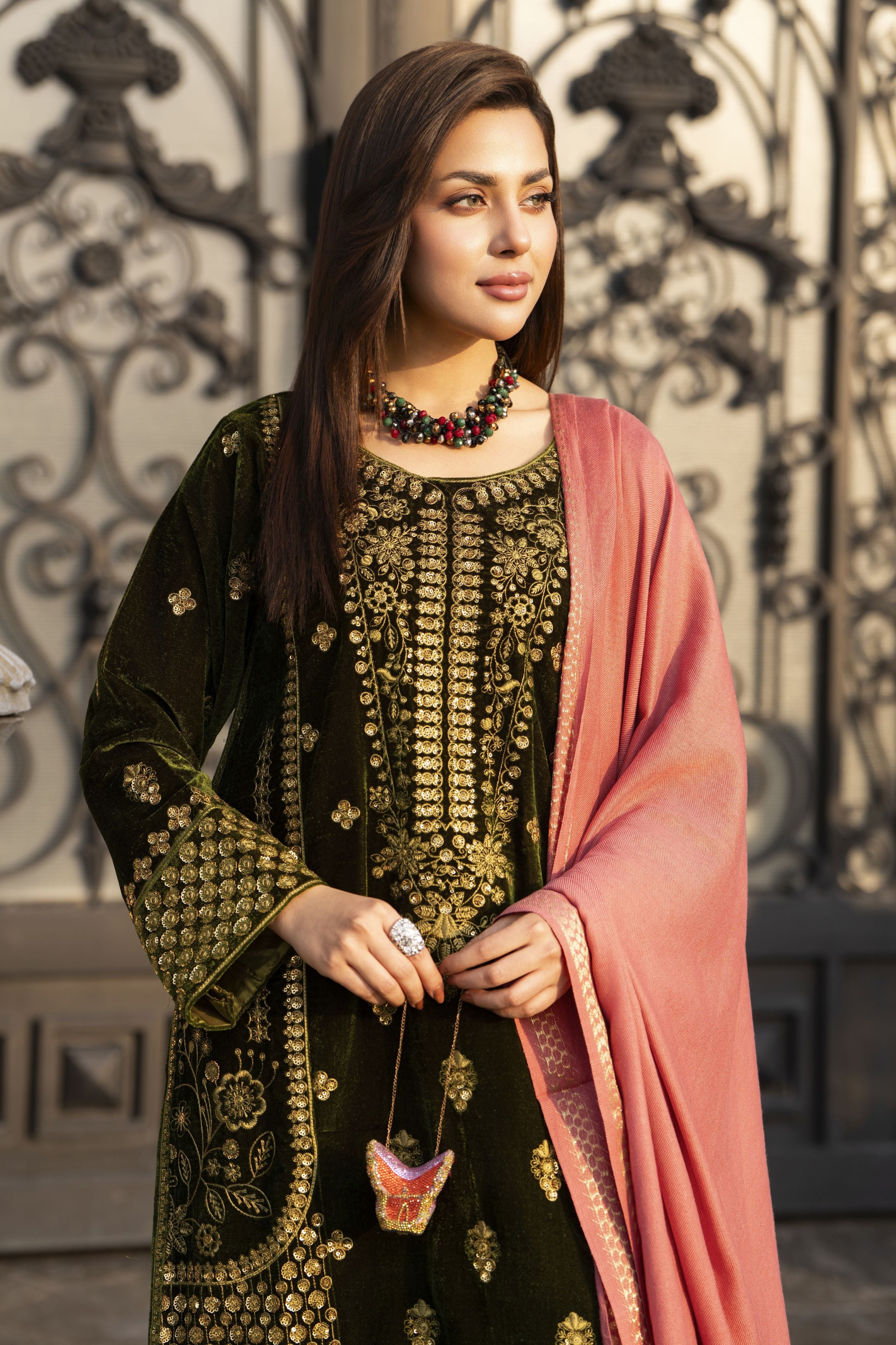 Aleezay KASHMÉ – Olive Green Velvet 3pc Suit with Shawl KA3