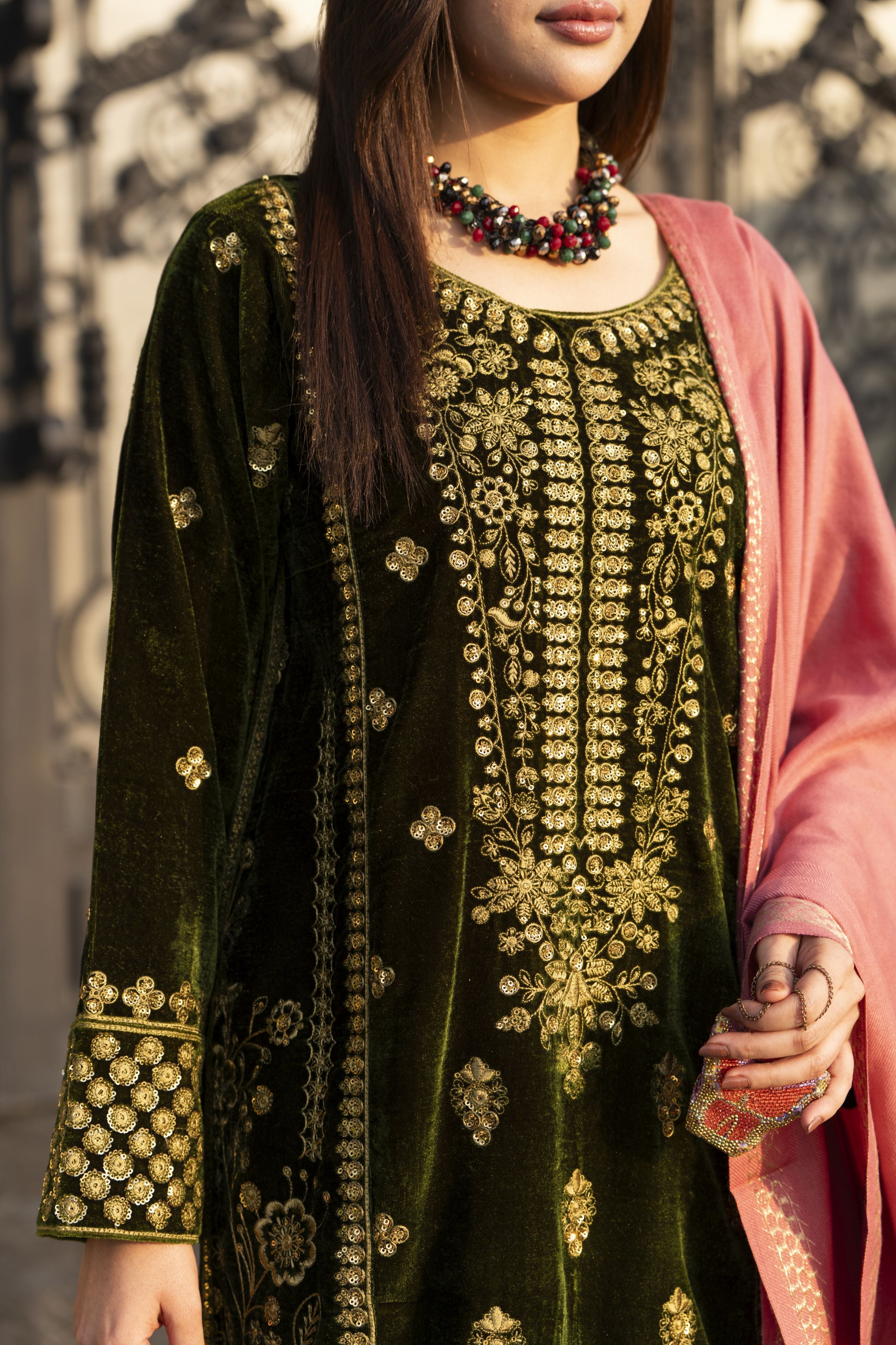 Aleezay KASHMÉ – Olive Green Velvet 3pc Suit with Shawl KA3