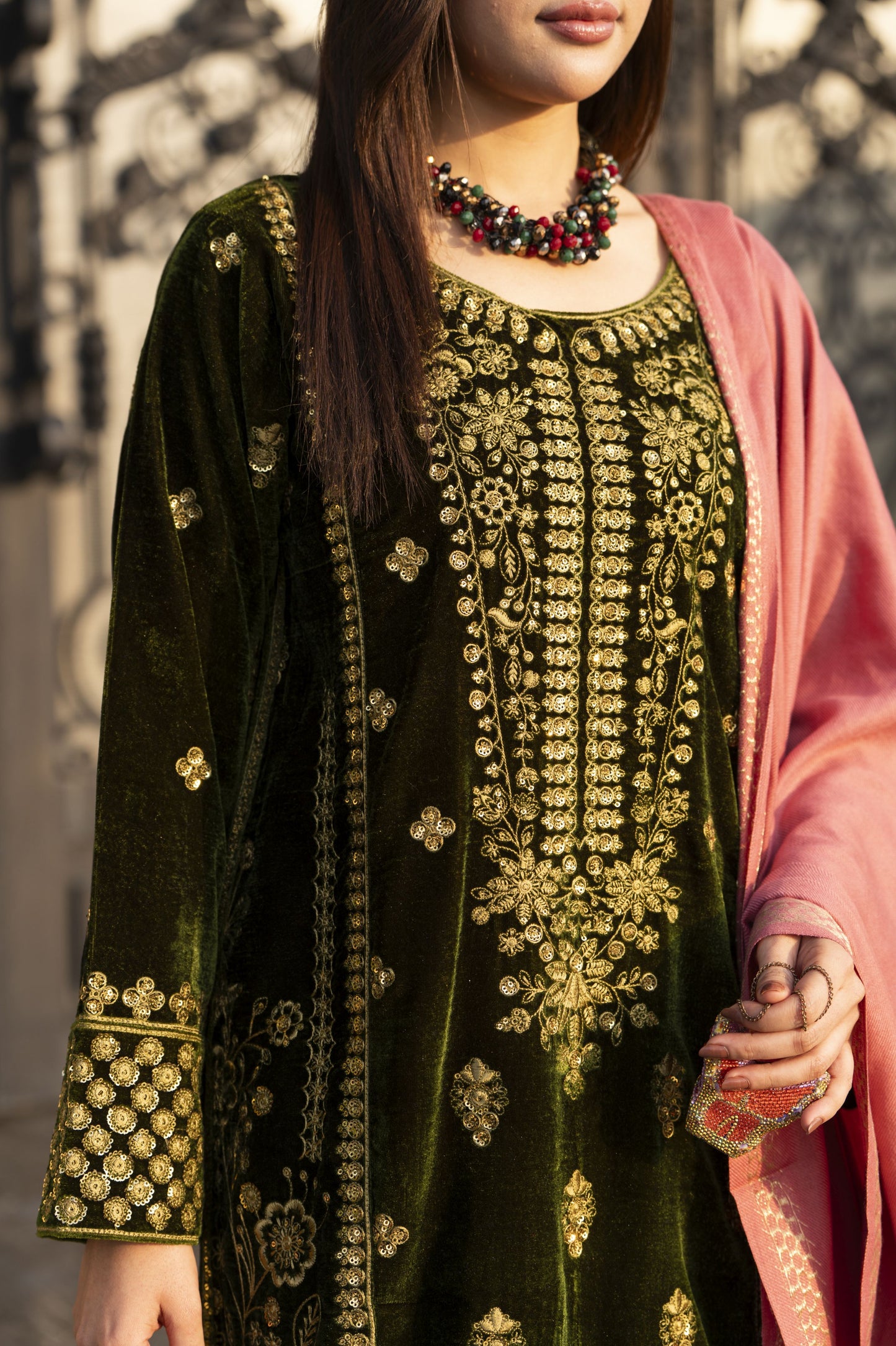 Aleezay KASHMÉ – Olive Green Velvet 3pc Suit with Shawl KA3