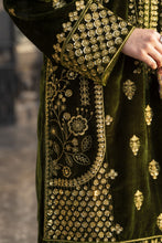 Aleezay KASHMÉ – Olive Green Velvet 3pc Suit with Shawl KA3