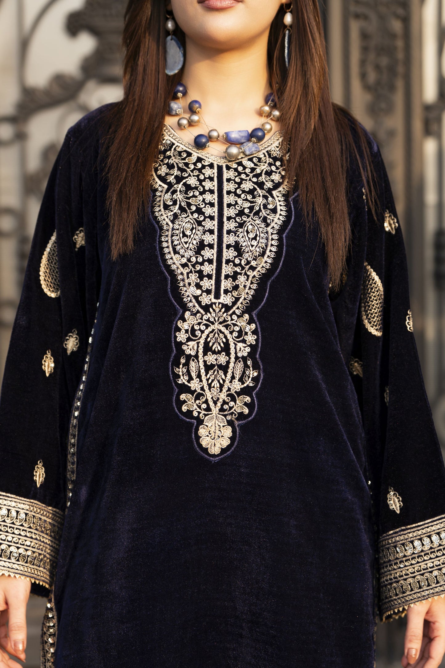 Aleezay KASHMÉ – Navy Blue Velvet 3pc Suit with Velvet Shawl KA6