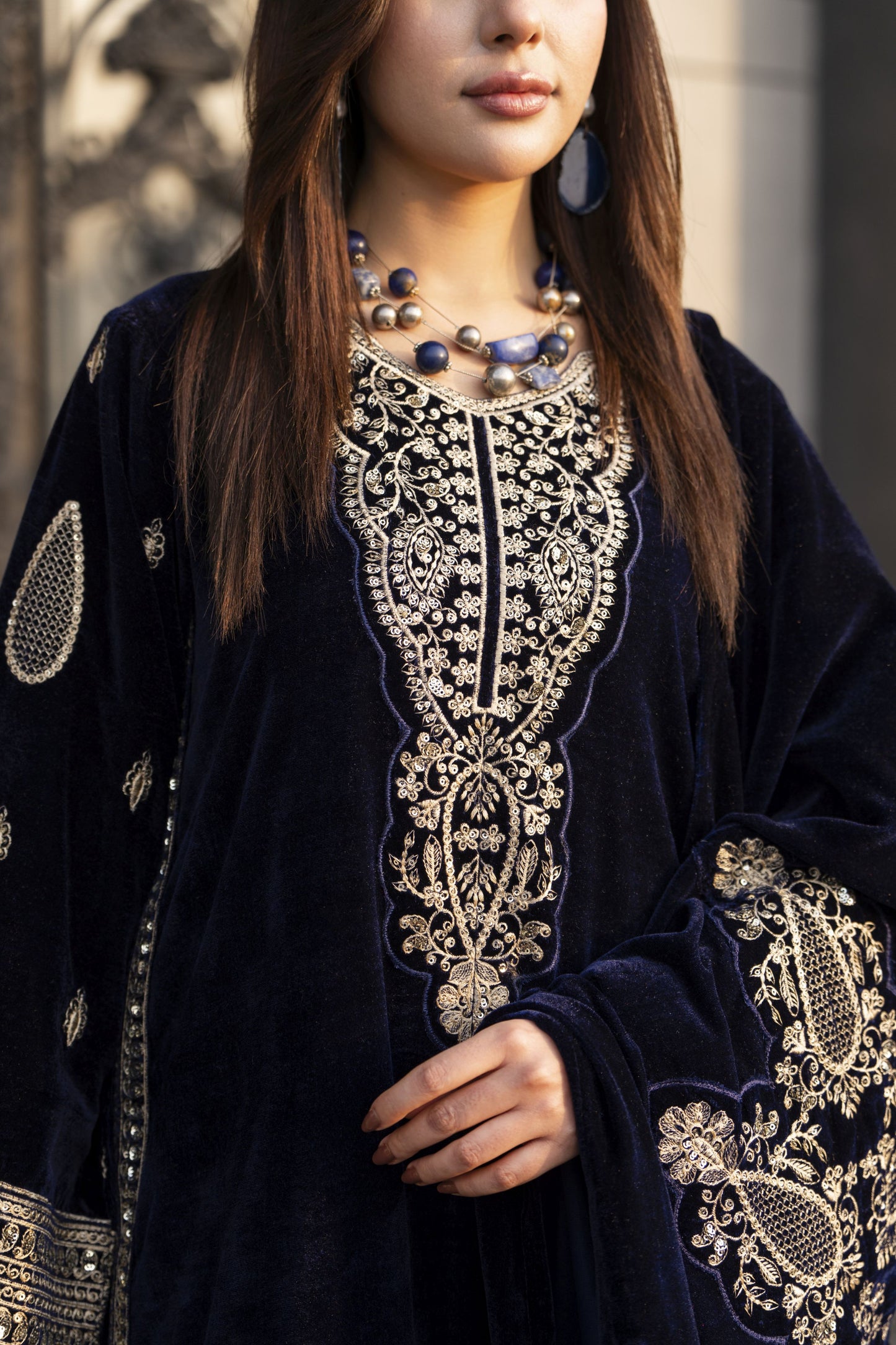 Aleezay KASHMÉ – Navy Blue Velvet 3pc Suit with Velvet Shawl KA6