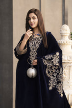 Aleezay KASHMÉ – Navy Blue Velvet 3pc Suit with Velvet Shawl KA6