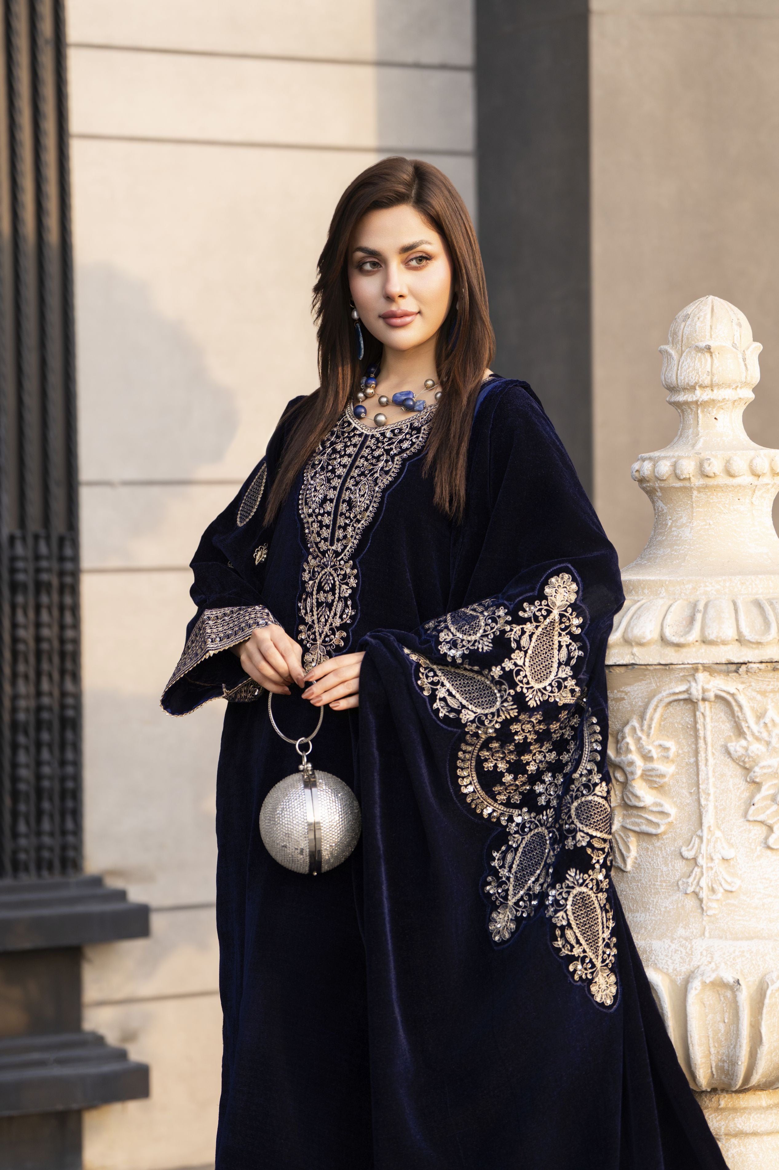 Aleezay KASHMÉ – Navy Blue Velvet 3pc Suit with Velvet Shawl KA6
