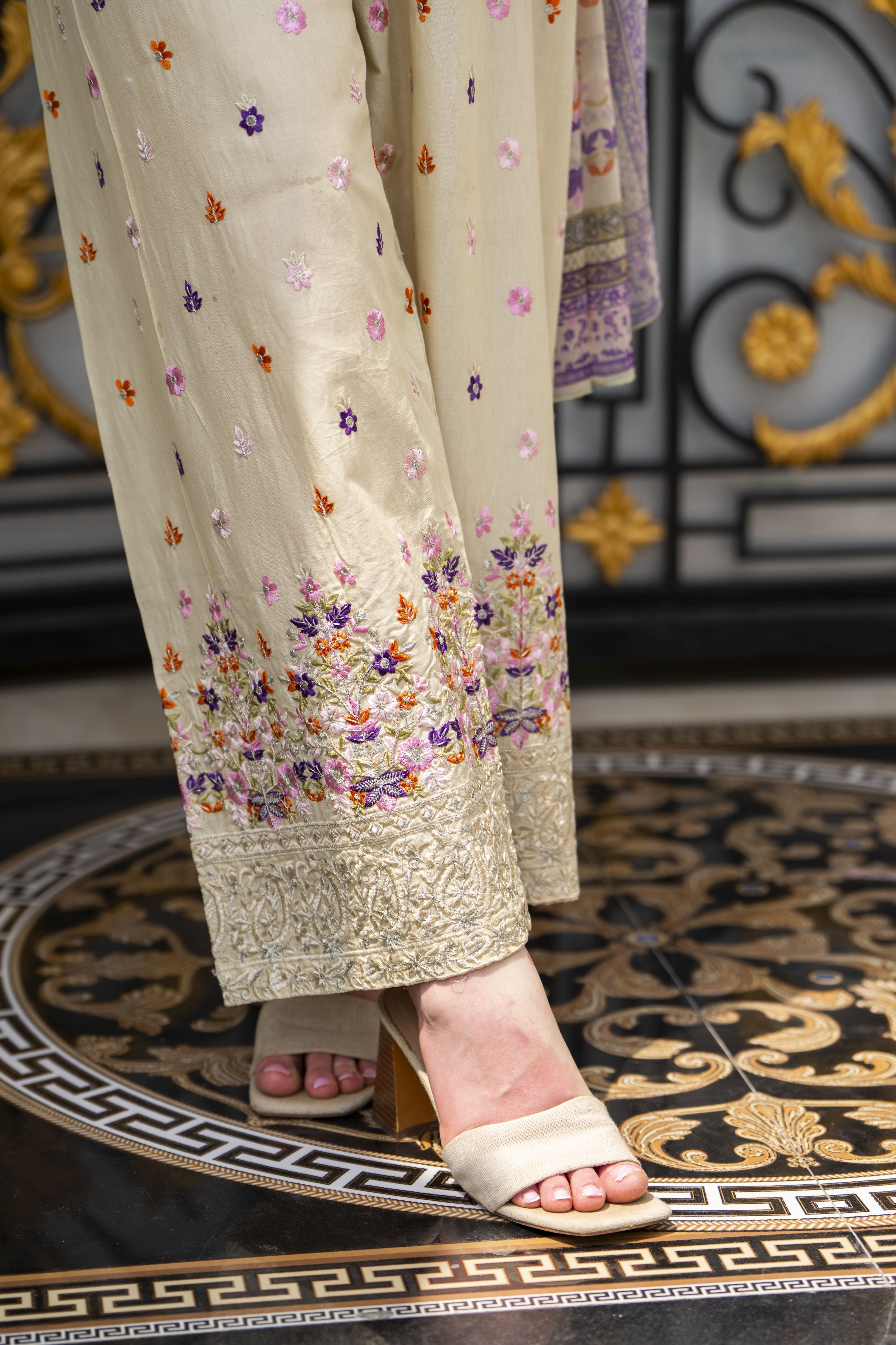 Zaiwa 3pc Embroidered Cotton Farshi Shalwar Suit with Chiffon Dupatta – DZ11