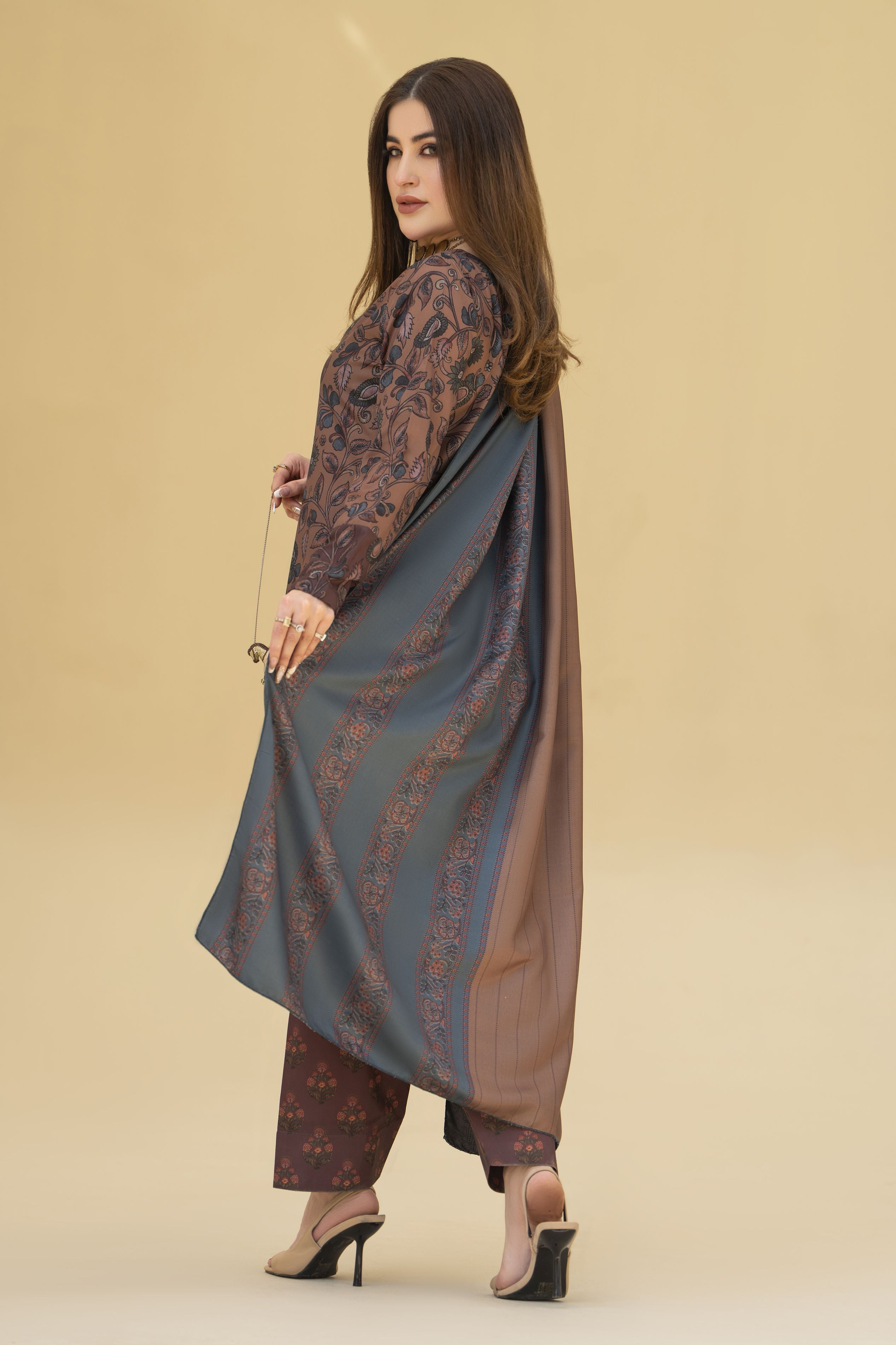 Zaiwa Winter Shawl – Printed Grip 3pc Shalwar Suit ZWS3