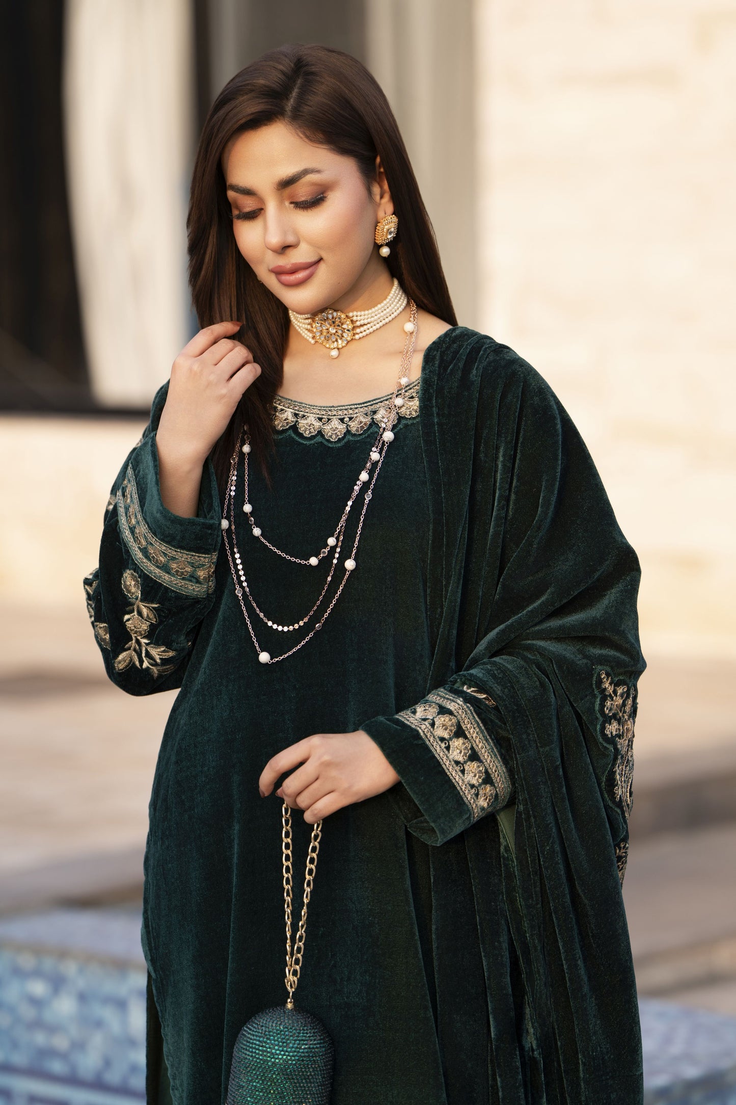 Aleezay KASHMÉ – Emerald Green Velvet 3pc Suit with Velvet Shawl KA5