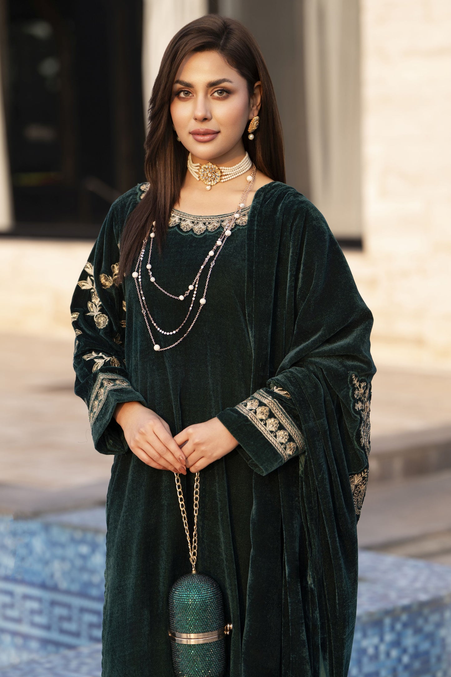 Aleezay KASHMÉ – Emerald Green Velvet 3pc Suit with Velvet Shawl KA5