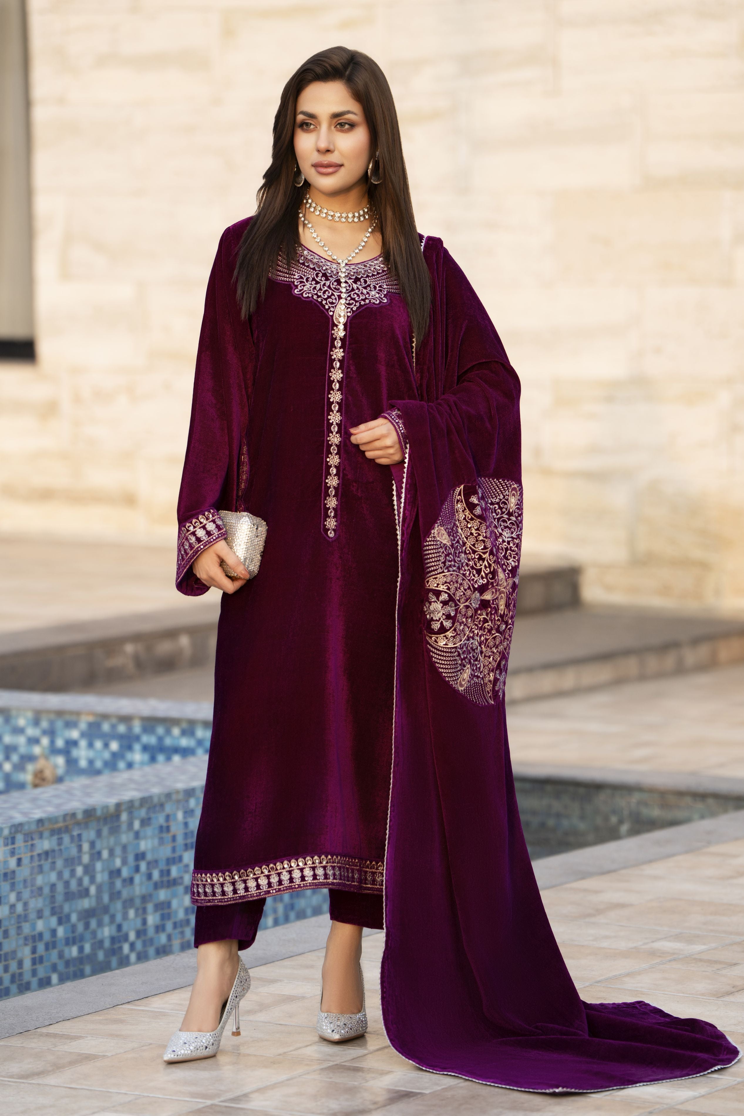Aleezay KASHMÉ – Plum Purple Velvet 3pc Suit with Velvet Shawl KA7