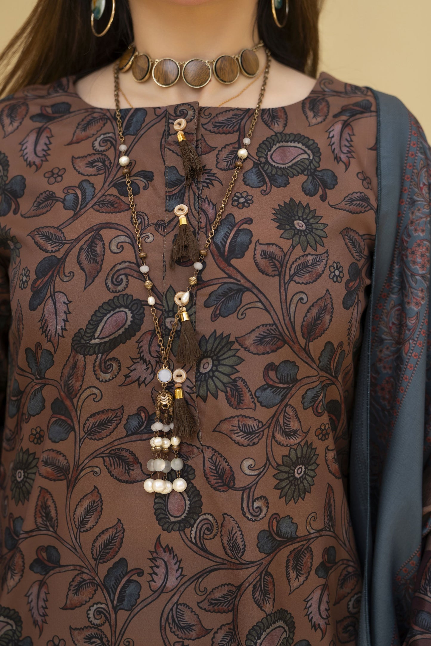 Zaiwa Winter Shawl – Printed Grip 3pc Shalwar Suit ZWS3