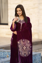 Aleezay KASHMÉ – Plum Purple Velvet 3pc Suit with Velvet Shawl KA7