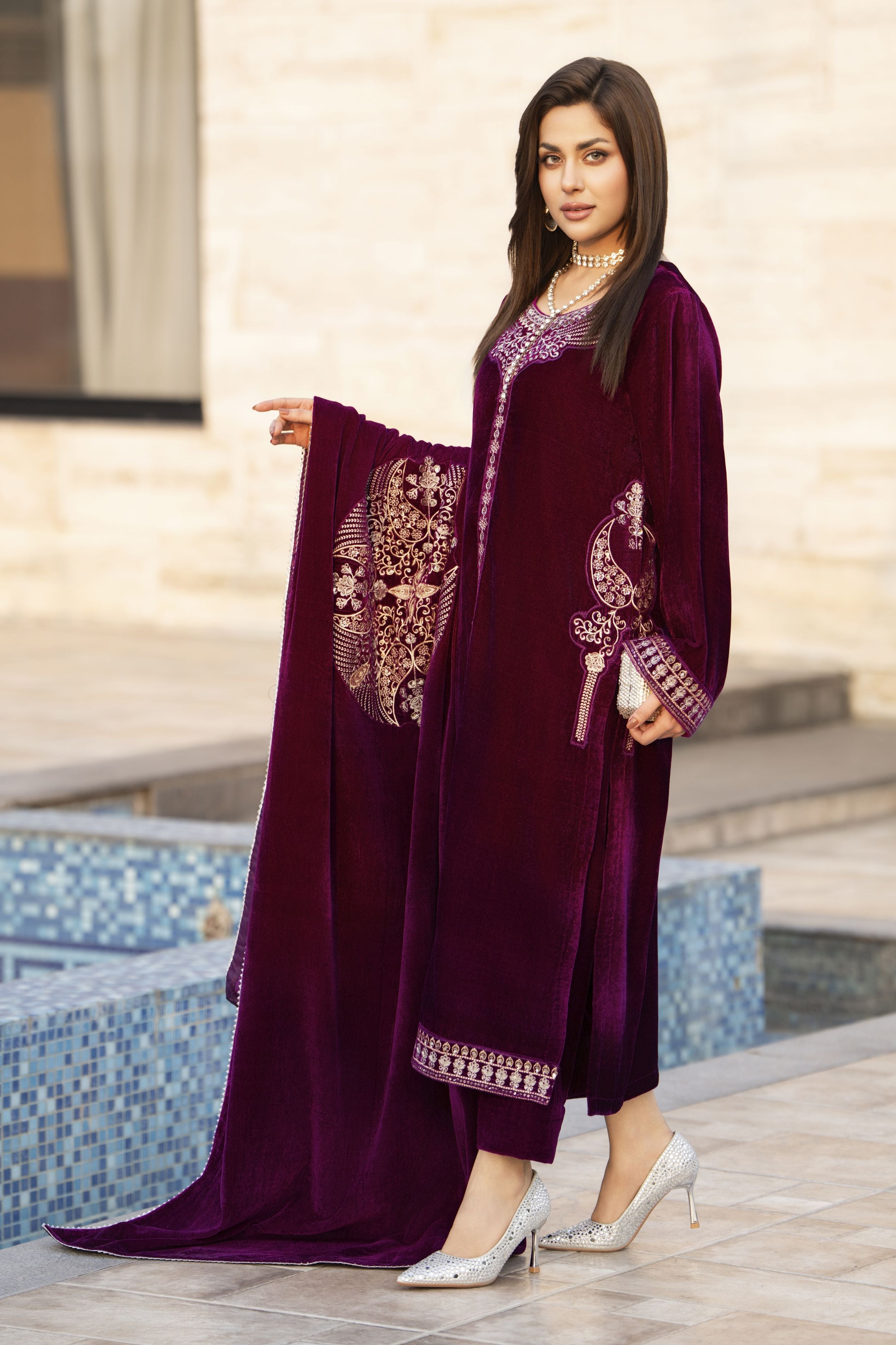 Aleezay KASHMÉ – Plum Purple Velvet 3pc Suit with Velvet Shawl KA7