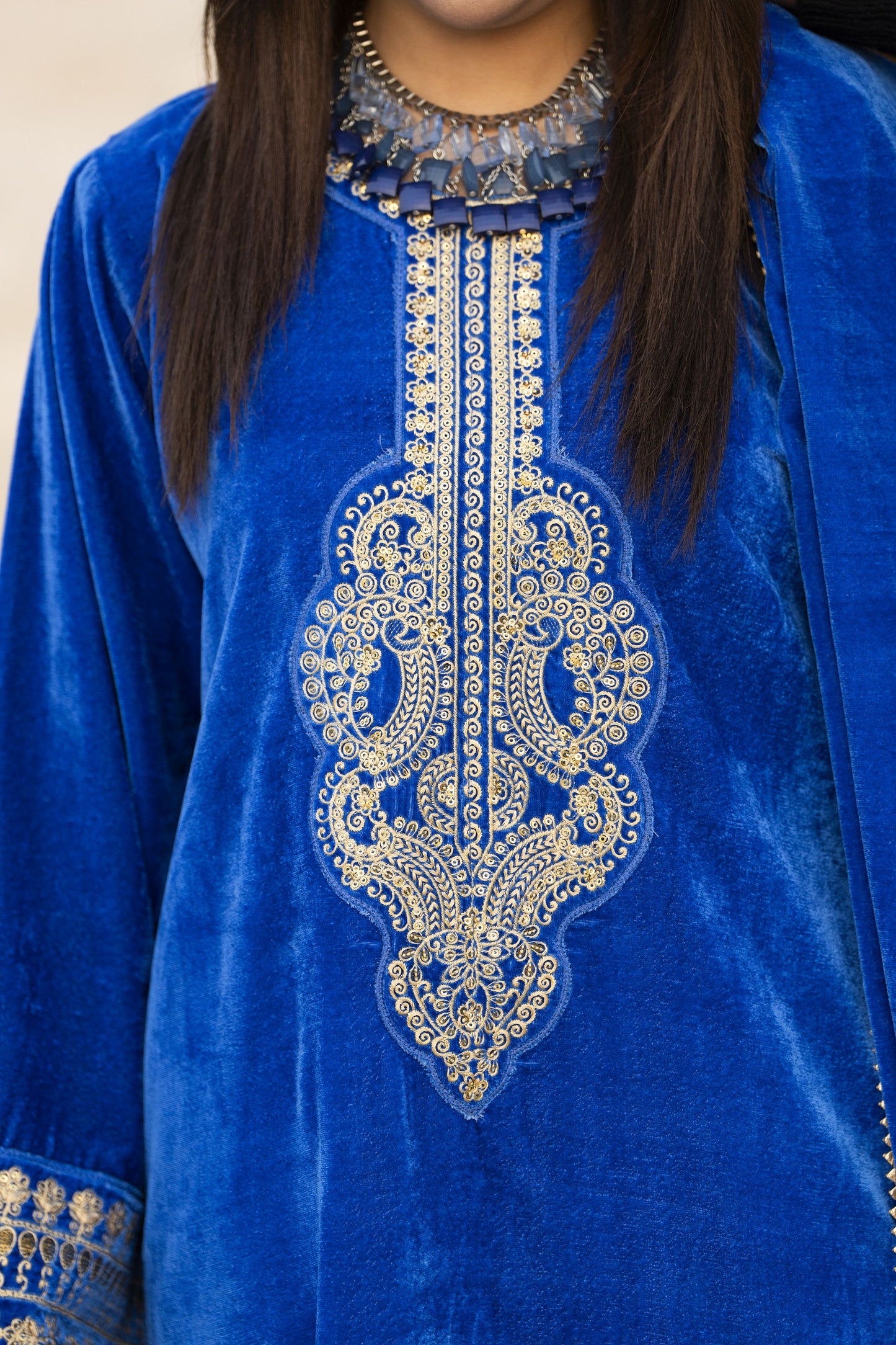 Aleezay KASHMÉ – Royal Blue Velvet 3pc Suit with Velvet Shawl KA1