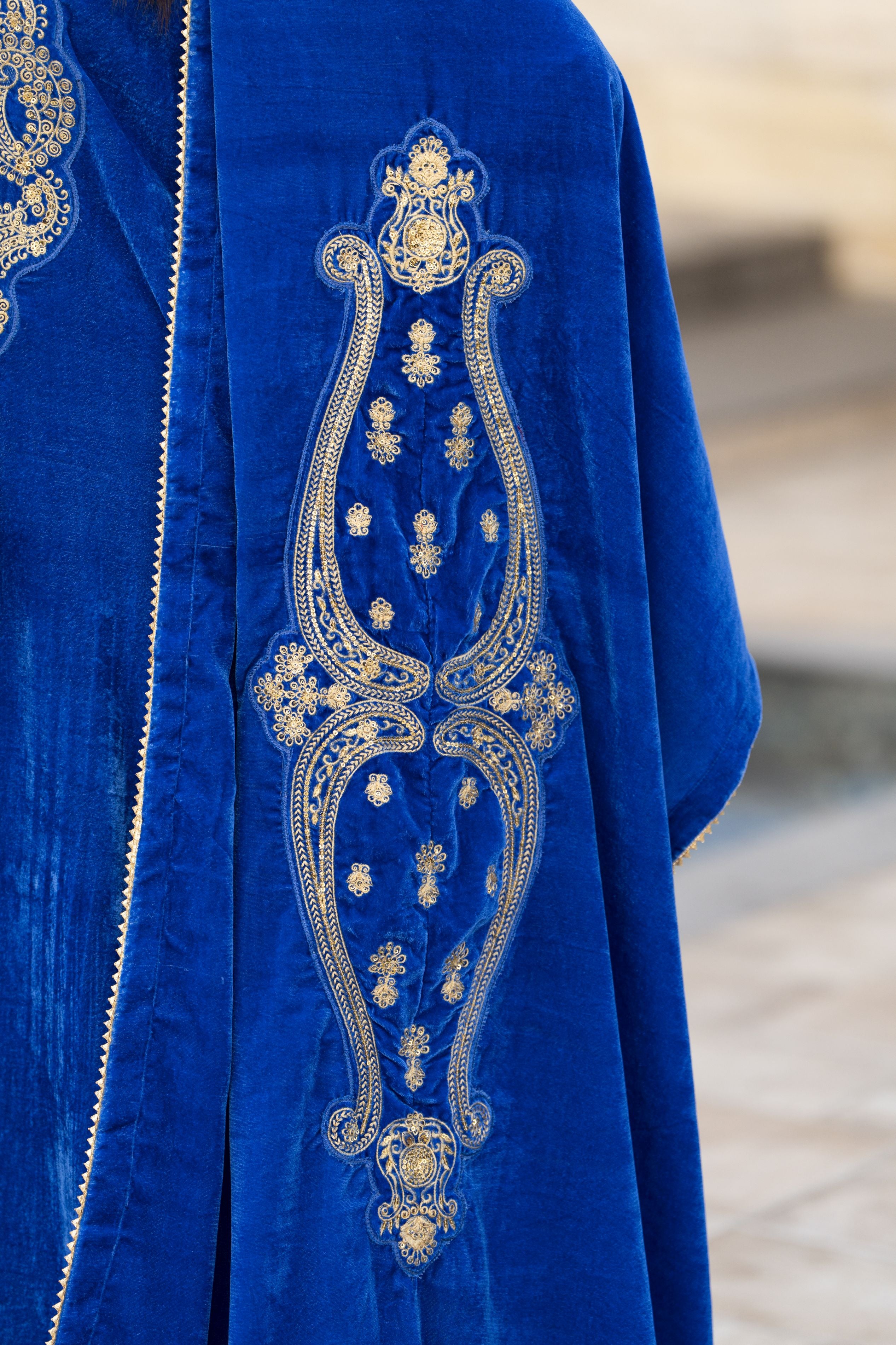 Aleezay KASHMÉ – Royal Blue Velvet 3pc Suit with Velvet Shawl KA1