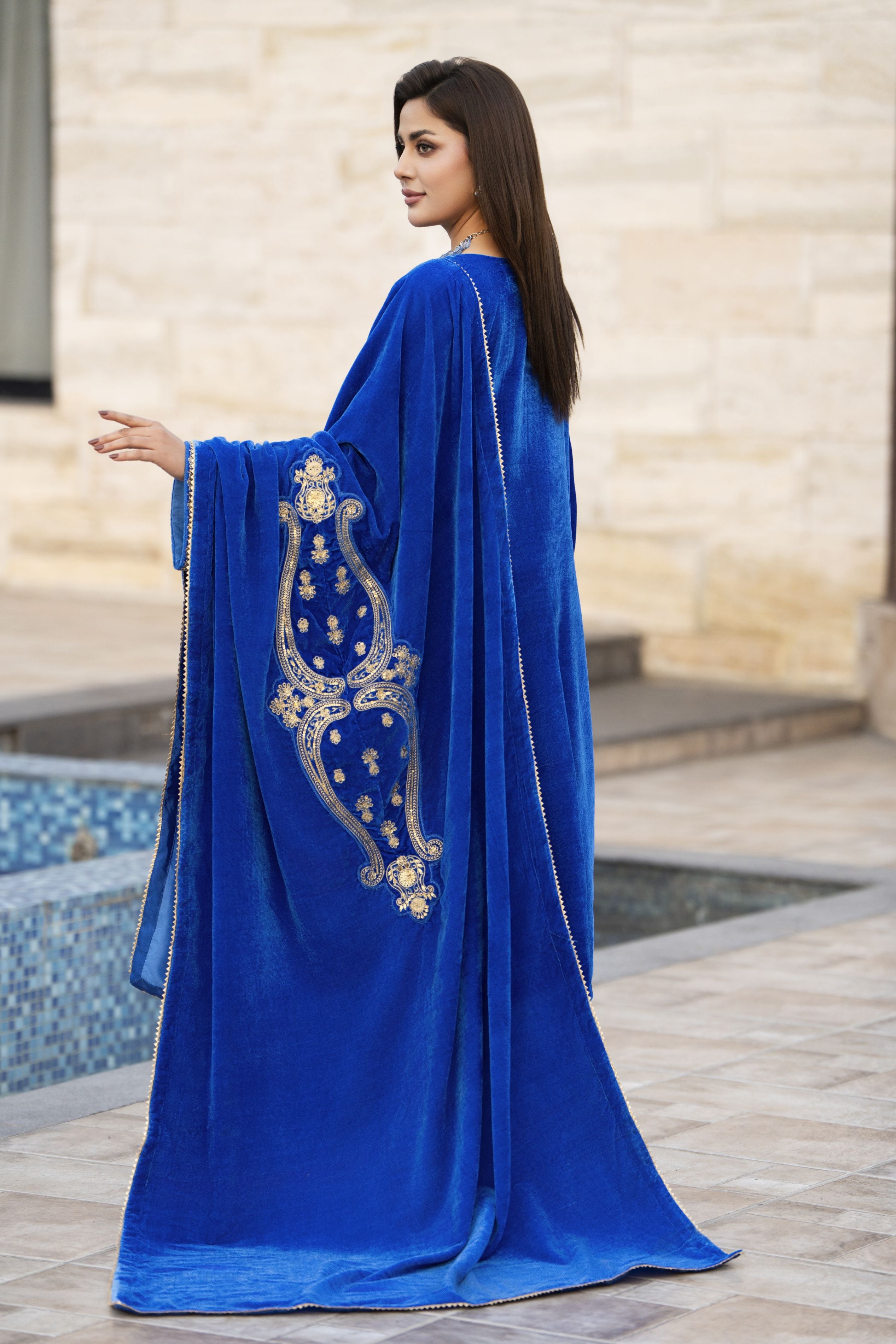 Aleezay KASHMÉ – Royal Blue Velvet 3pc Suit with Velvet Shawl KA1