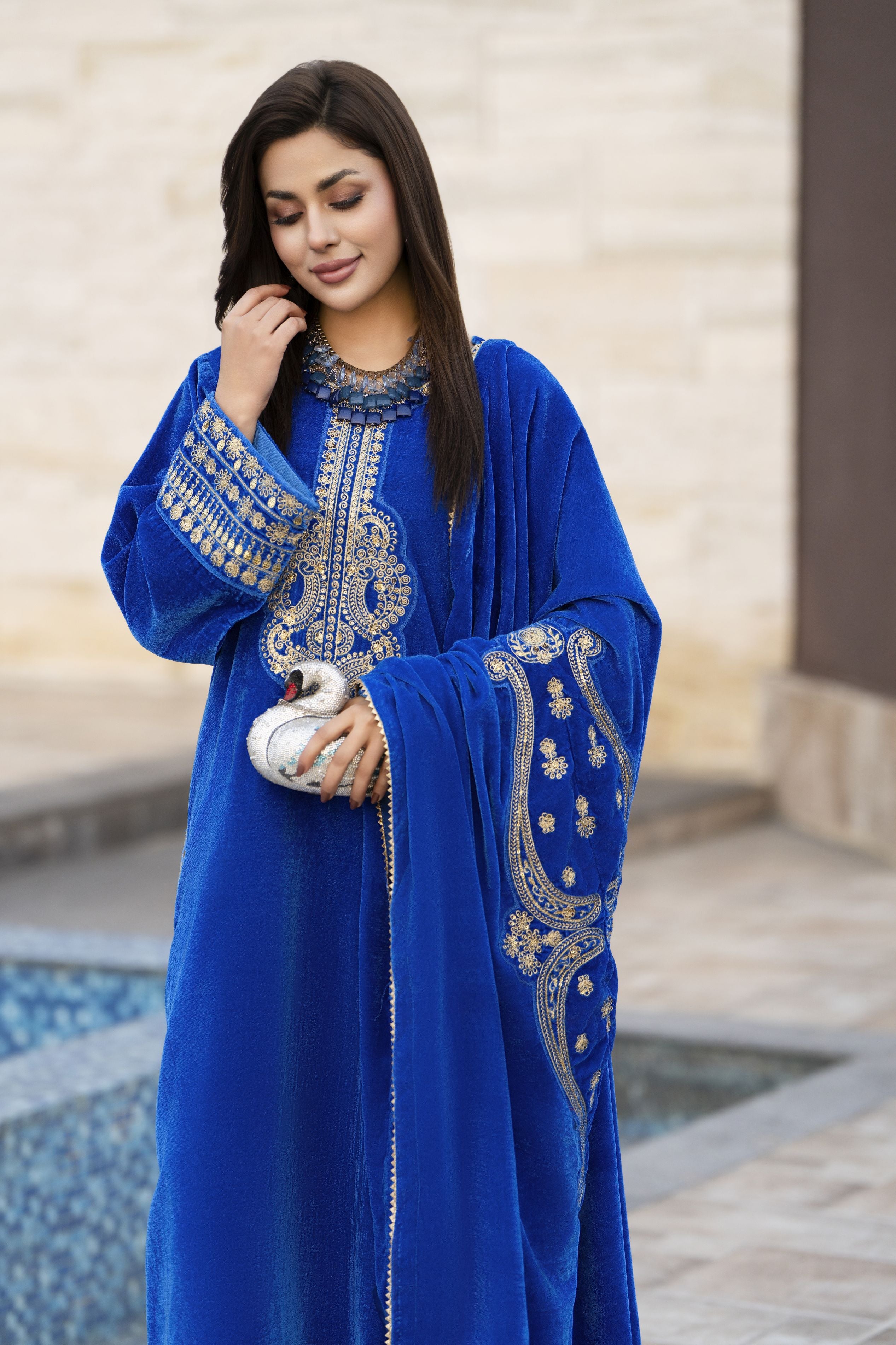 Aleezay KASHMÉ – Royal Blue Velvet 3pc Suit with Velvet Shawl KA1