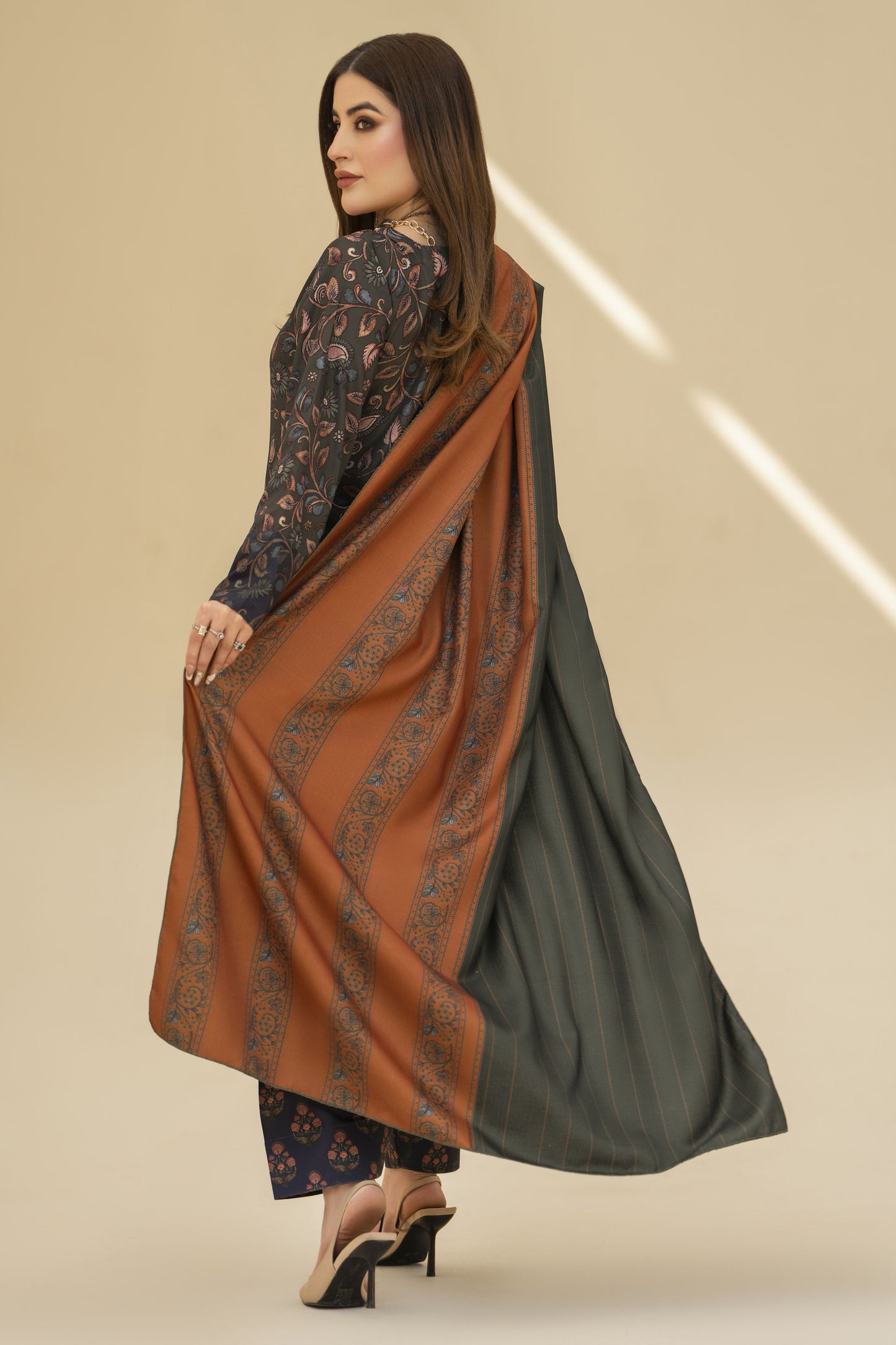 Zaiwa Winter Shawl – Printed Grip 3pc Green Shalwar Suit ZWS5