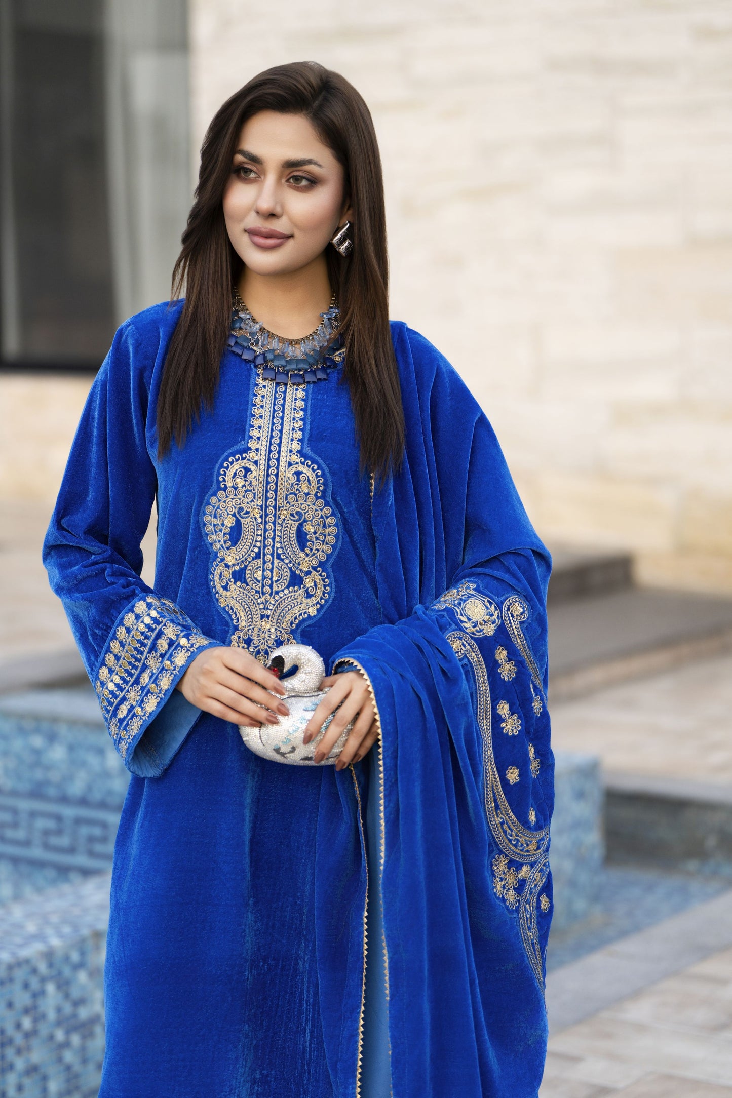 Aleezay KASHMÉ – Royal Blue Velvet 3pc Suit with Velvet Shawl KA1