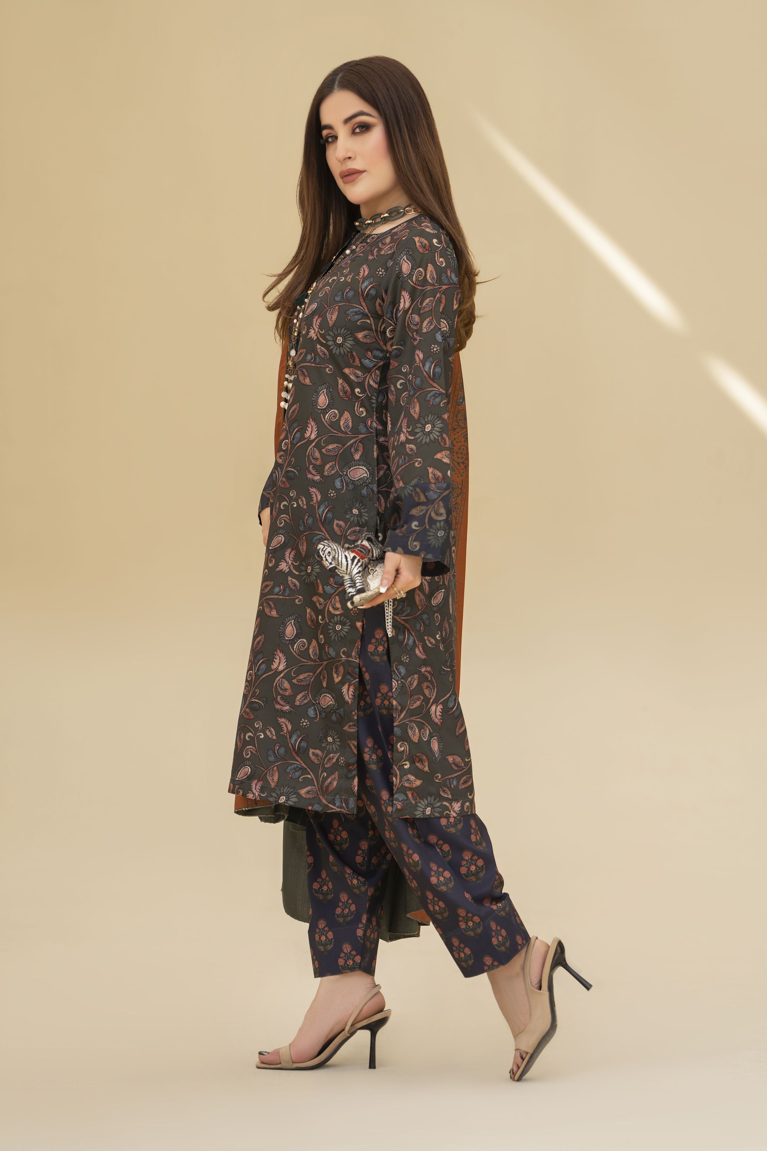 Zaiwa Winter Shawl – Printed Grip 3pc Green Shalwar Suit ZWS5