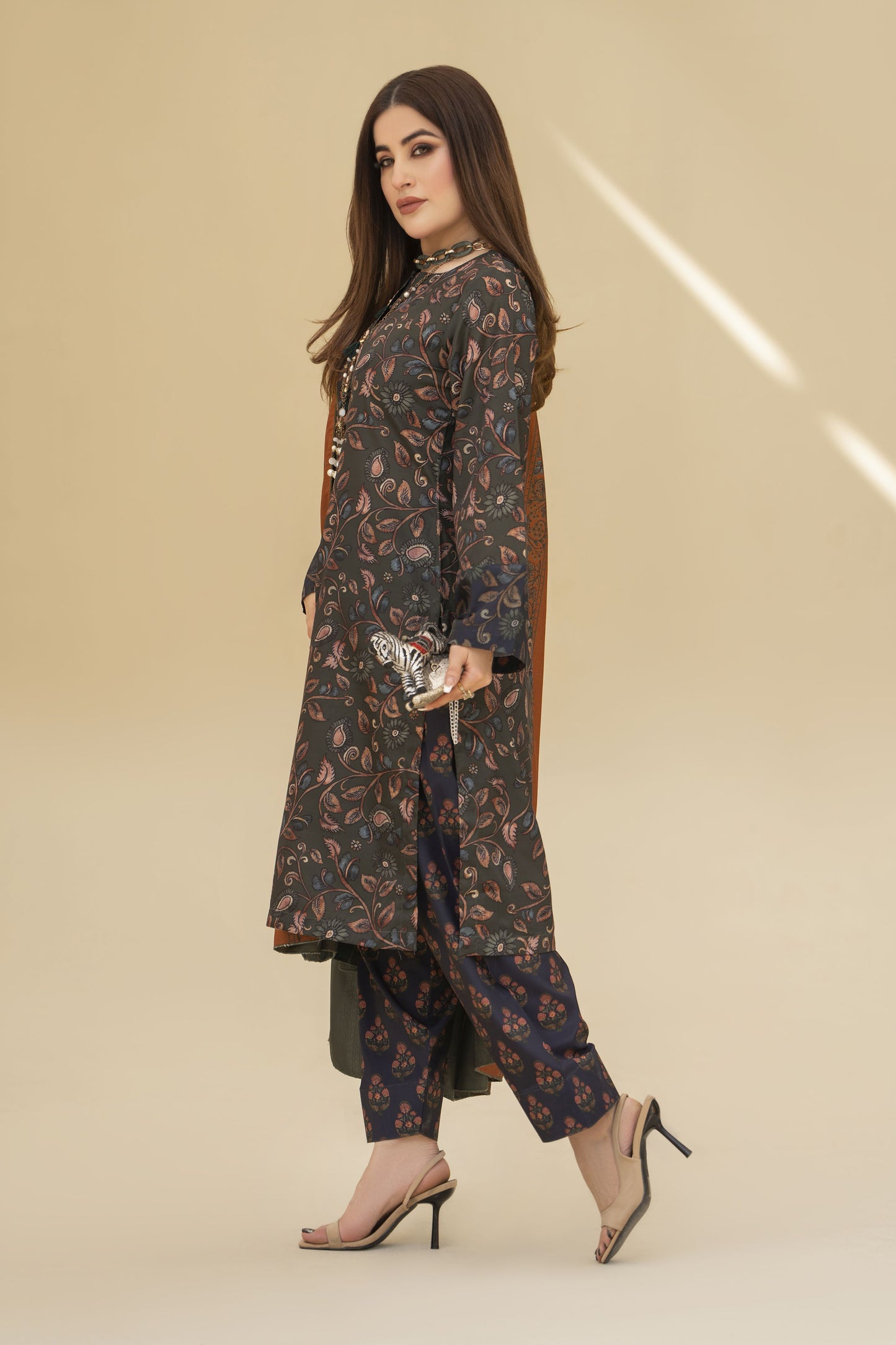 Zaiwa Winter Shawl – Printed Grip 3pc Green Shalwar Suit ZWS5