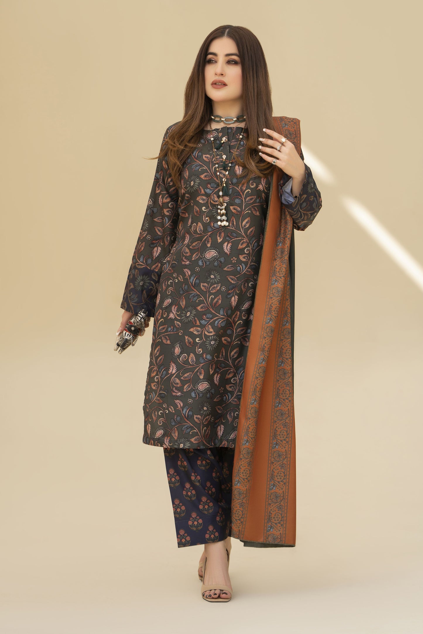 Zaiwa Winter Shawl – Printed Grip 3pc Green Shalwar Suit ZWS5