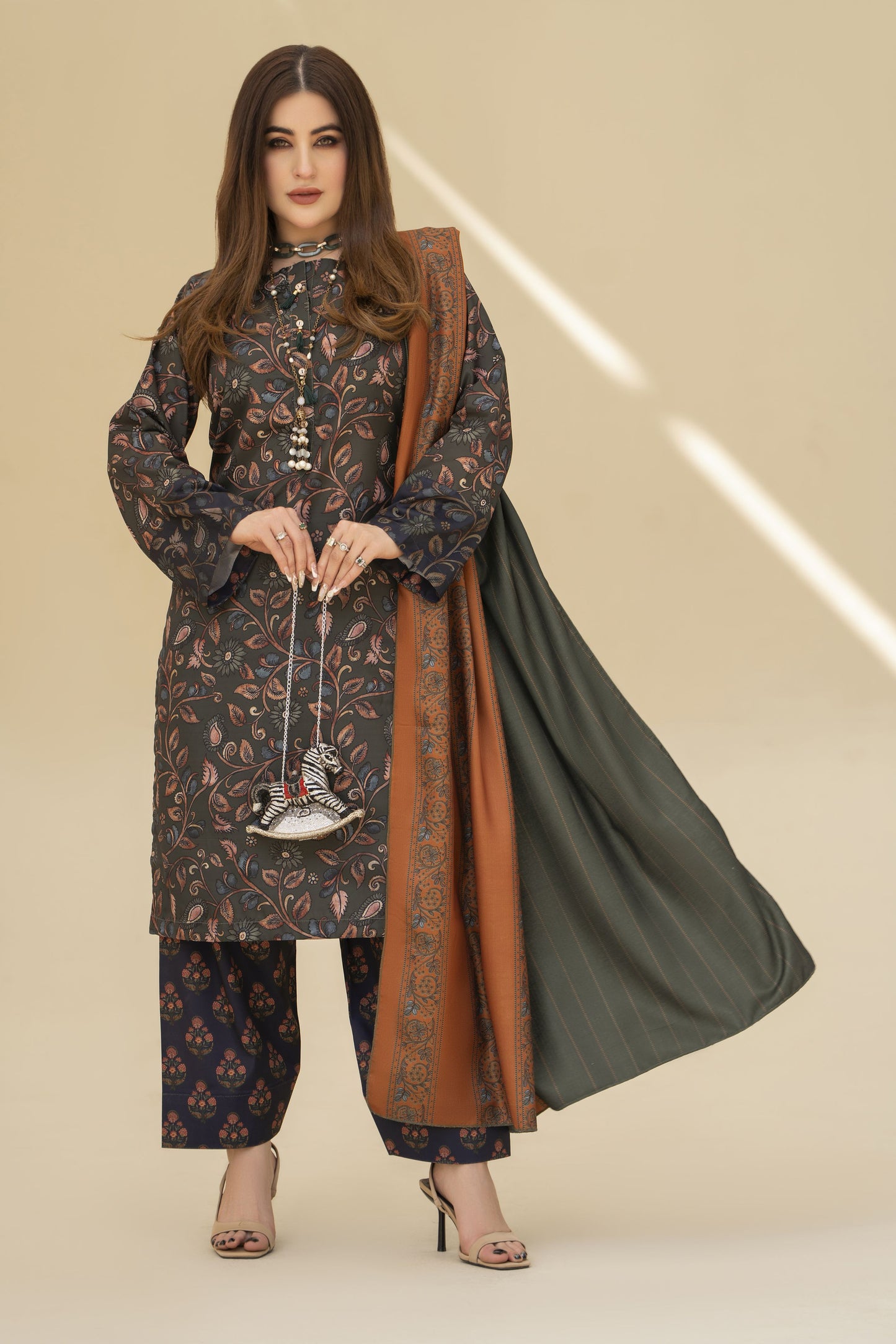 Zaiwa Winter Shawl – Printed Grip 3pc Green Shalwar Suit ZWS5