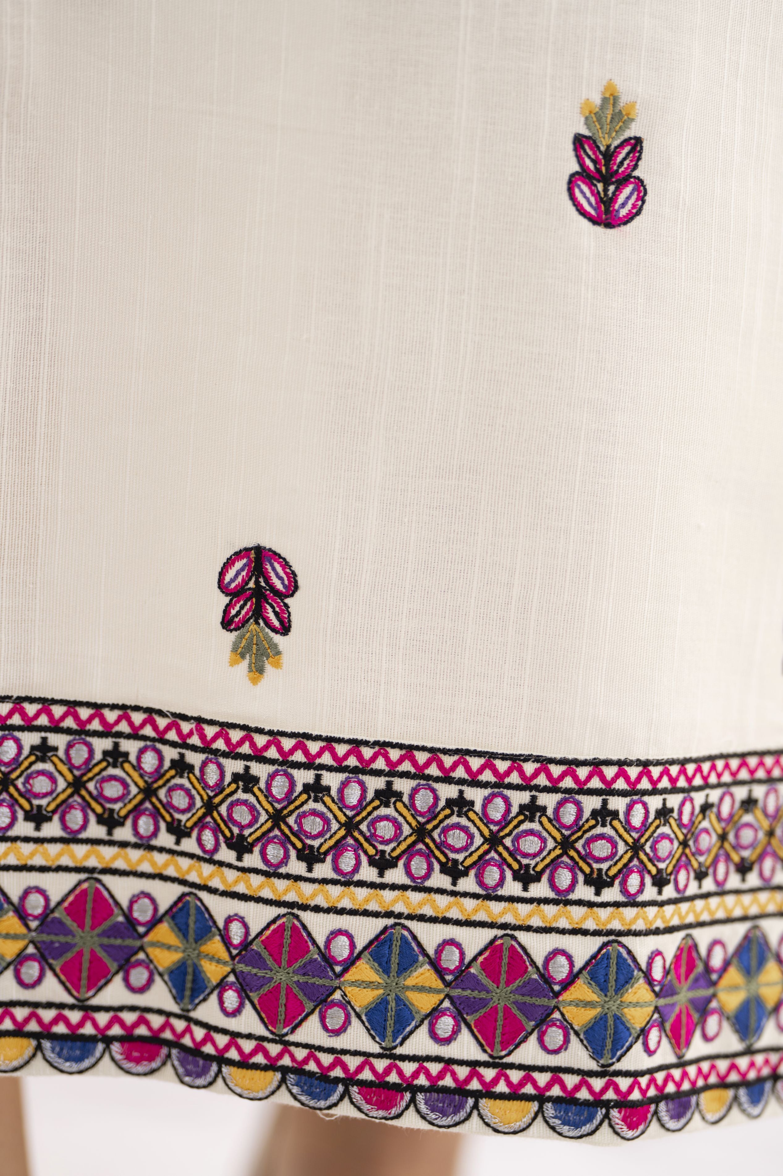 Miski FrostFit – Ivory Embroidered Khaddar Ready to Wear Kurta FFM5