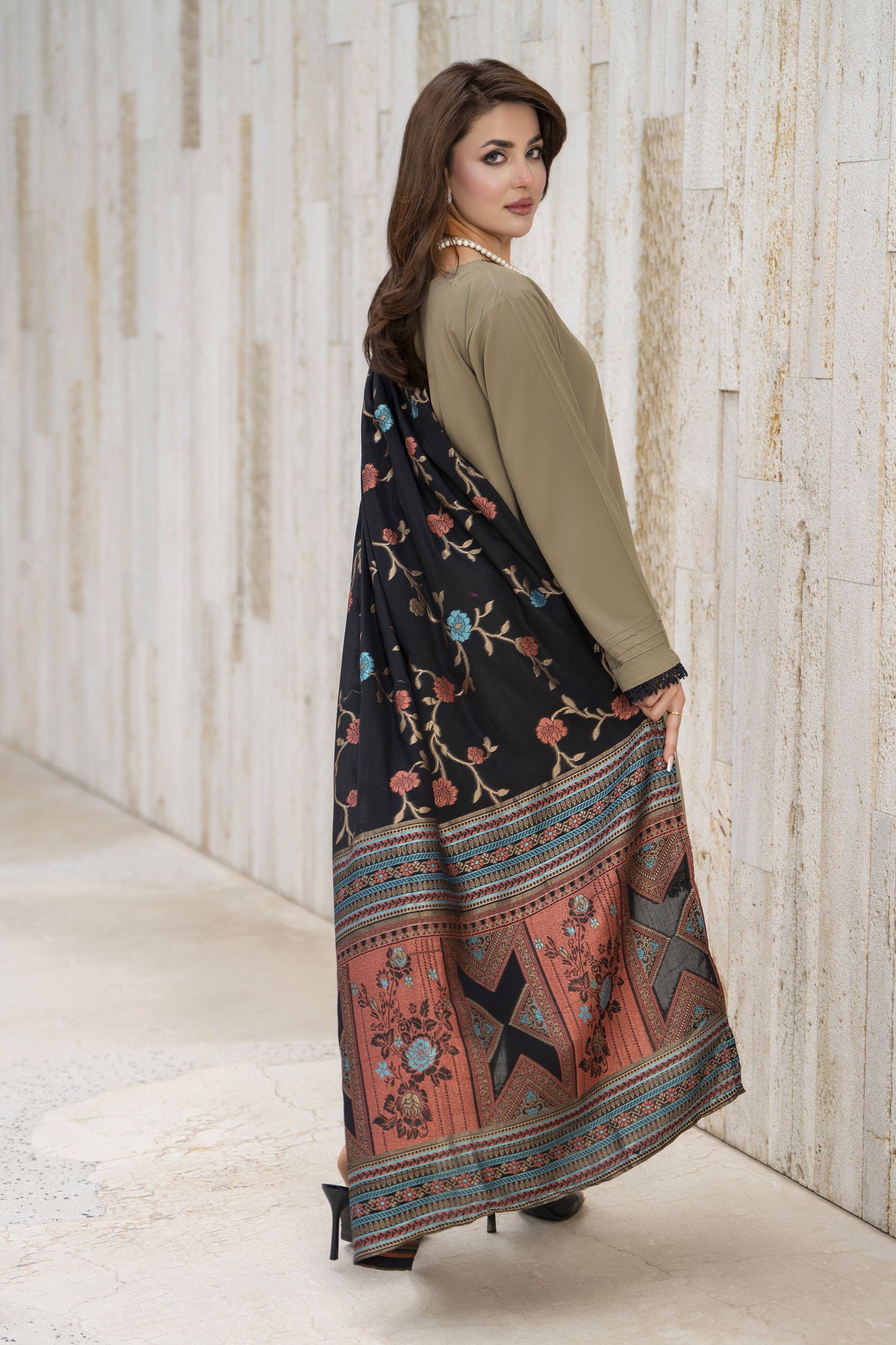 Aleezay 3pc Olive Linen Suit with Black Jacquard Dupatta – JAL8
