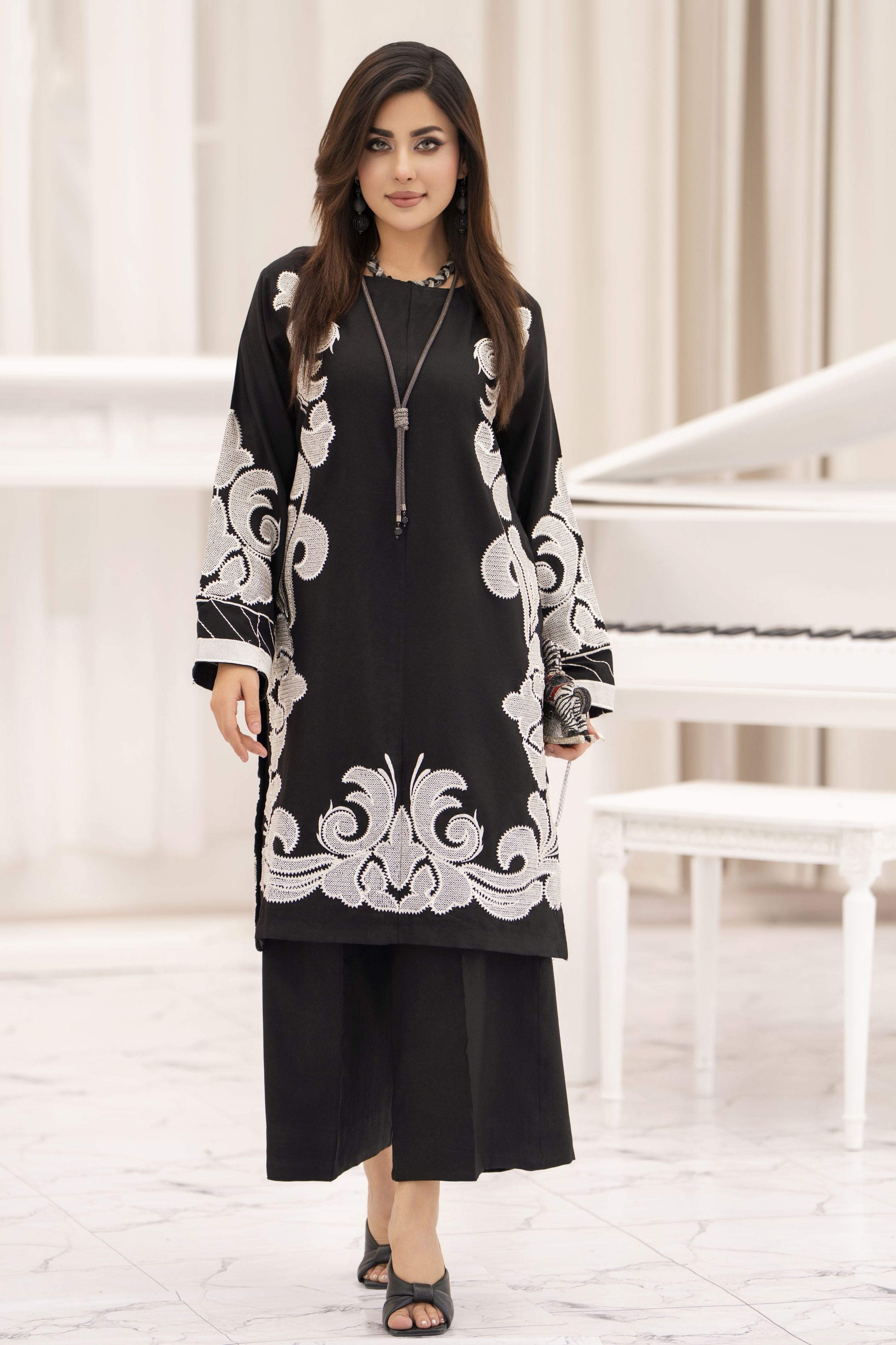 Miski FrostFit – Black Embroidered Dhanak 2pc Dress FFM3