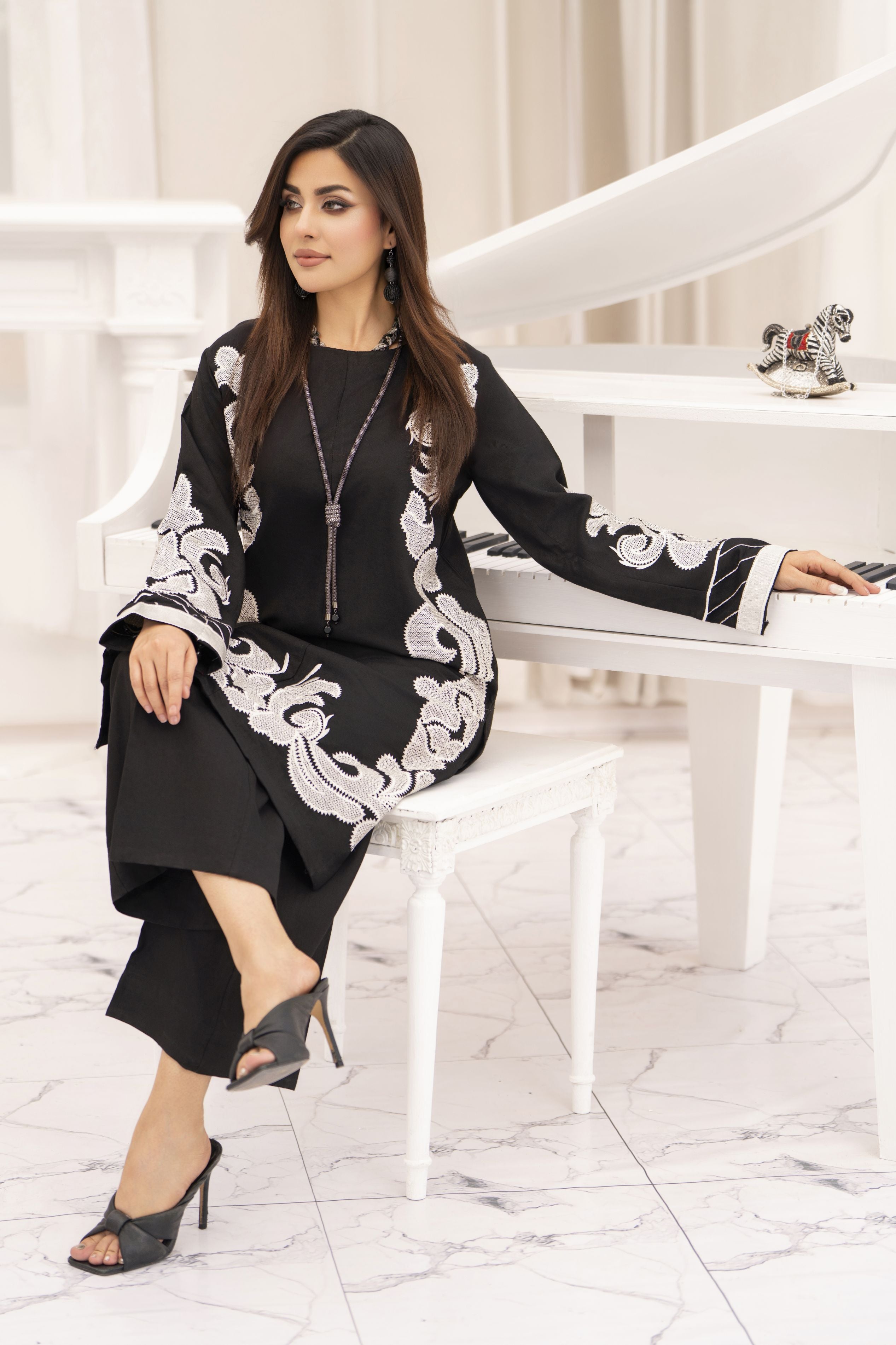 Miski FrostFit – Black Embroidered Dhanak 2pc Dress FFM3