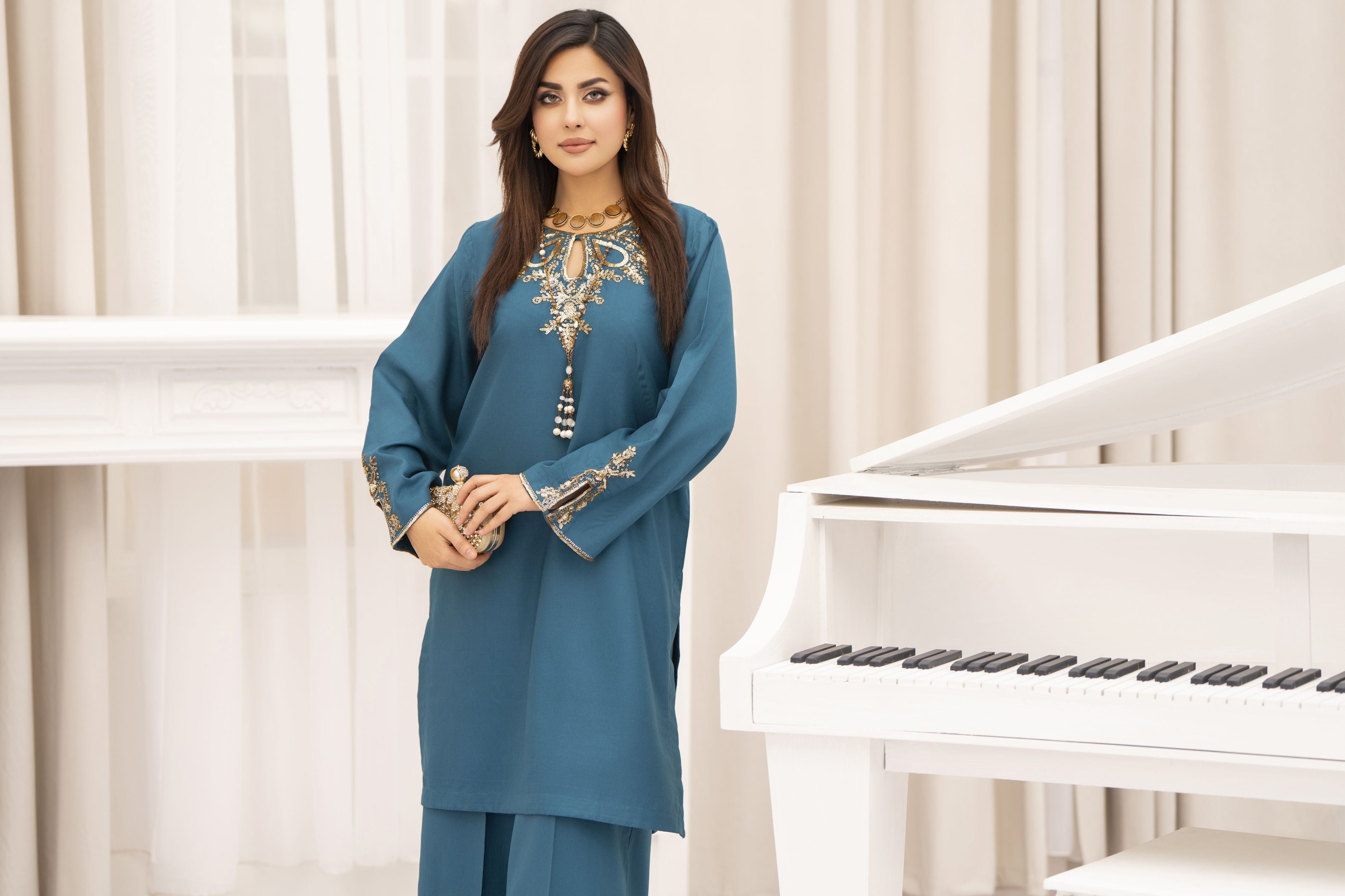 Miski FrostFit – Teal Embroidered Dhanak 2pc Pakistani Dress FFM4