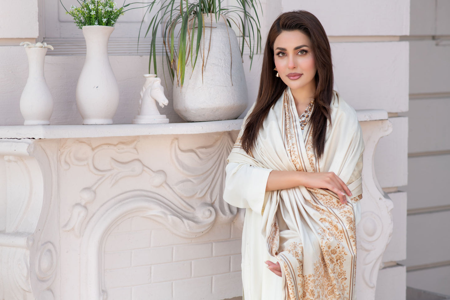 ZS8 Serah by Zaina 3pc Linen Long Shirt with Printed Velvet Shawl