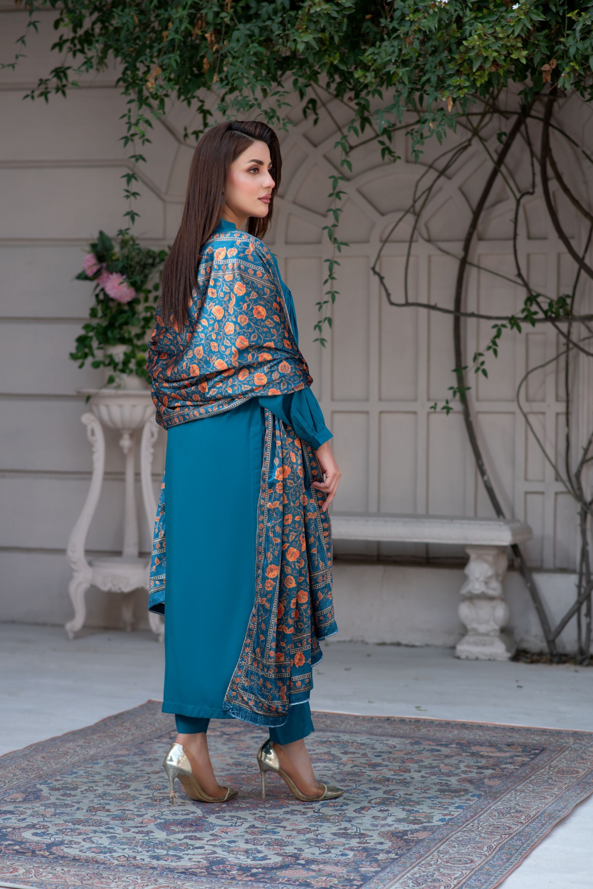 ZS5 Serah by Zaina 3pc Linen Long Shirt with Printed Velvet Shawl