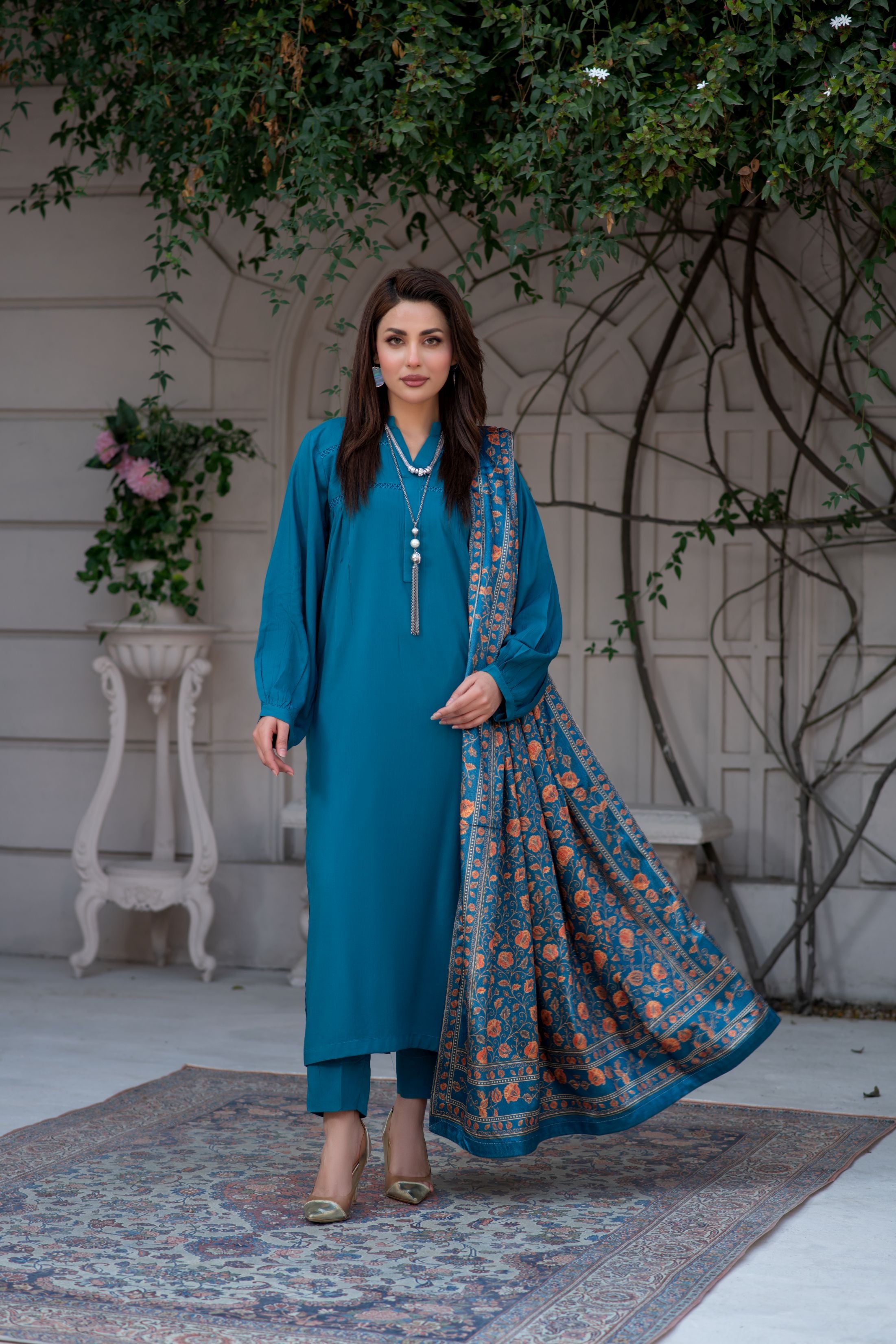 ZS5 Serah by Zaina 3pc Linen Long Shirt with Printed Velvet Shawl