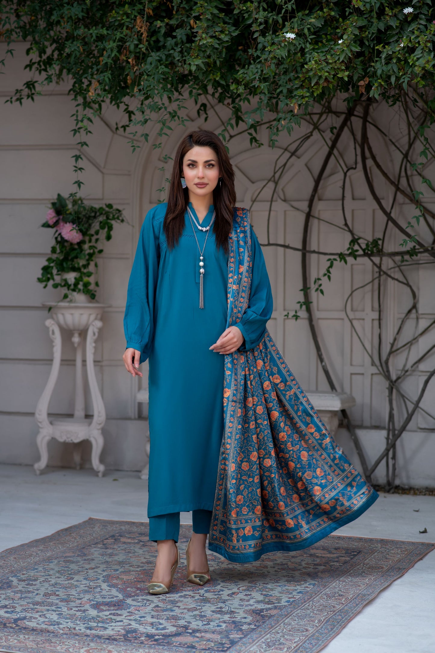 ZS5 Serah by Zaina 3pc Linen Long Shirt with Printed Velvet Shawl