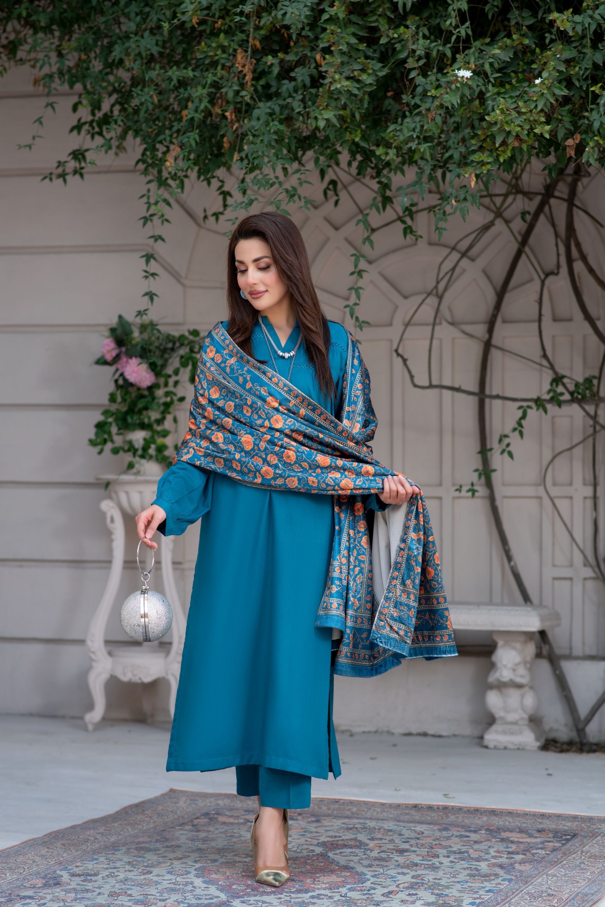 ZS5 Serah by Zaina 3pc Linen Long Shirt with Printed Velvet Shawl