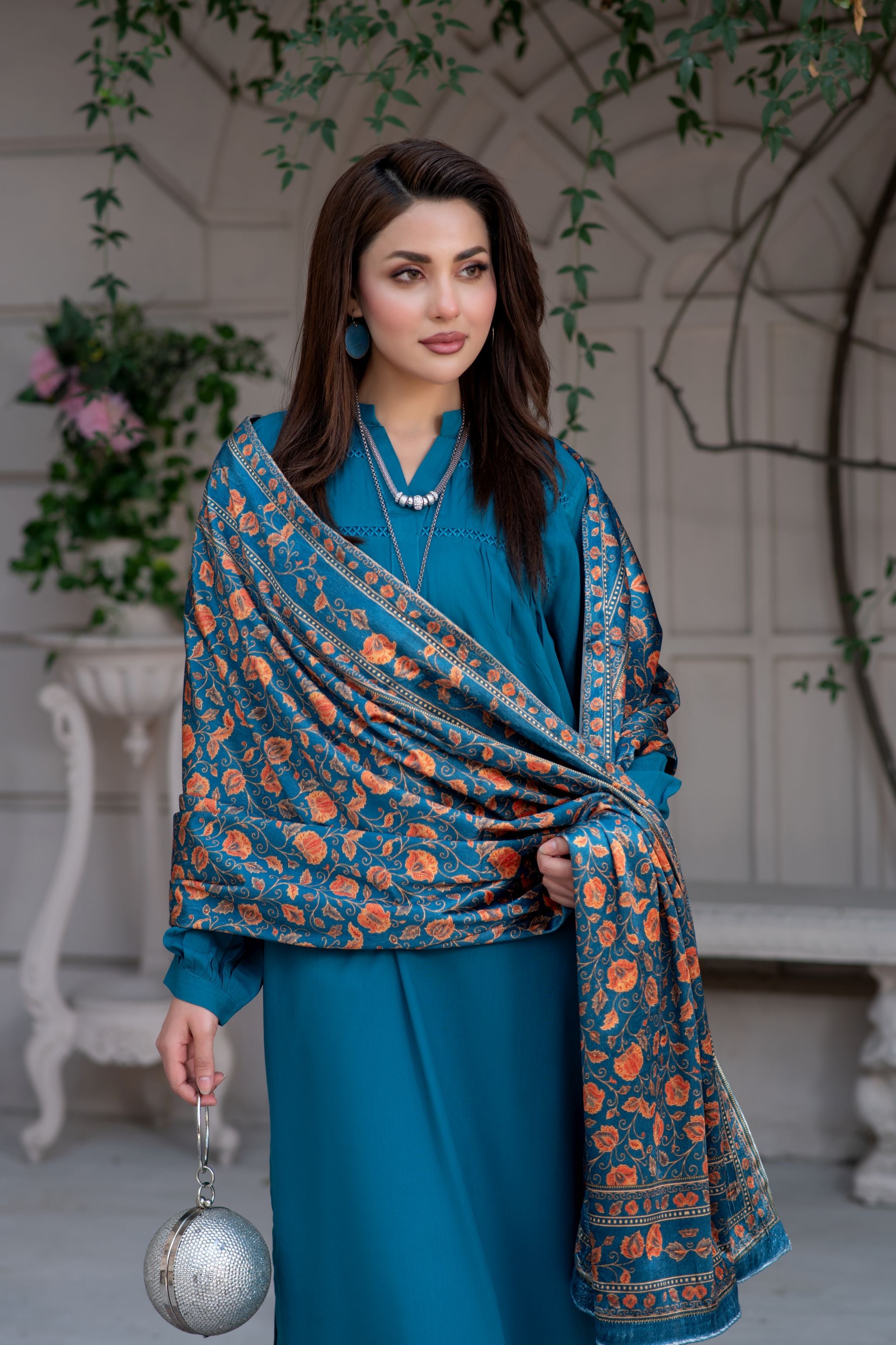 ZS5 Serah by Zaina 3pc Linen Long Shirt with Printed Velvet Shawl
