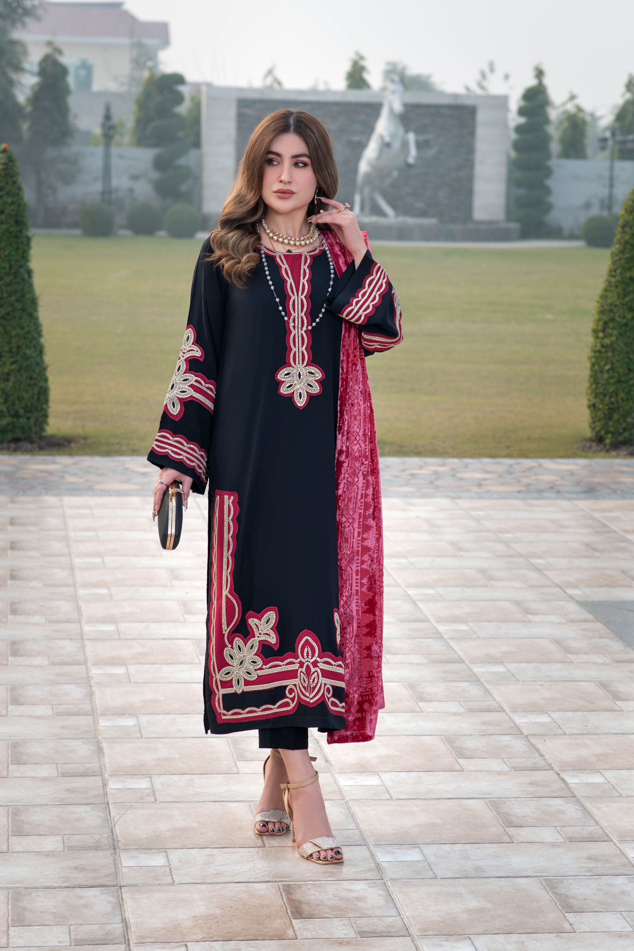 Aurum by Gul Warun – Noir Palachi Shawl Dhanak 3pc Suit GA11