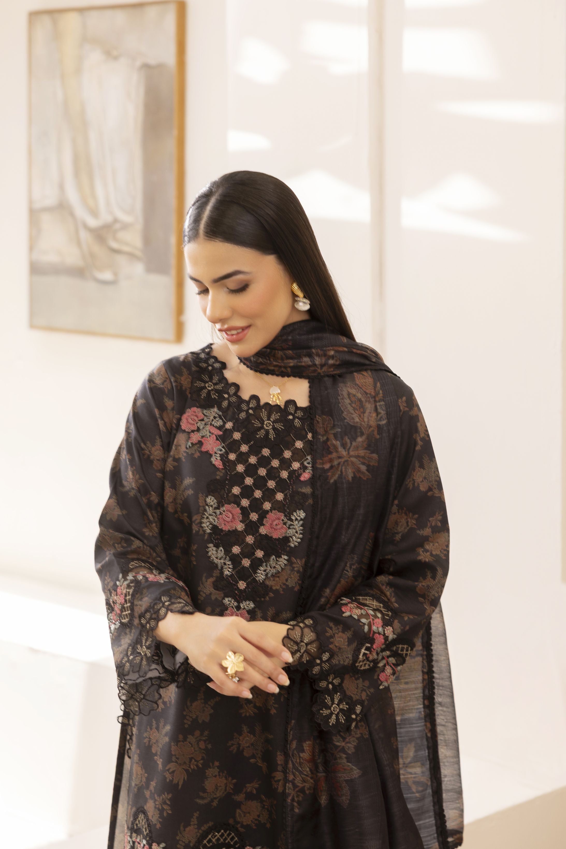 Mohagni Ready to Wear Embroidered Lawn 3pc Farshi Shalwar Suit SLM4
