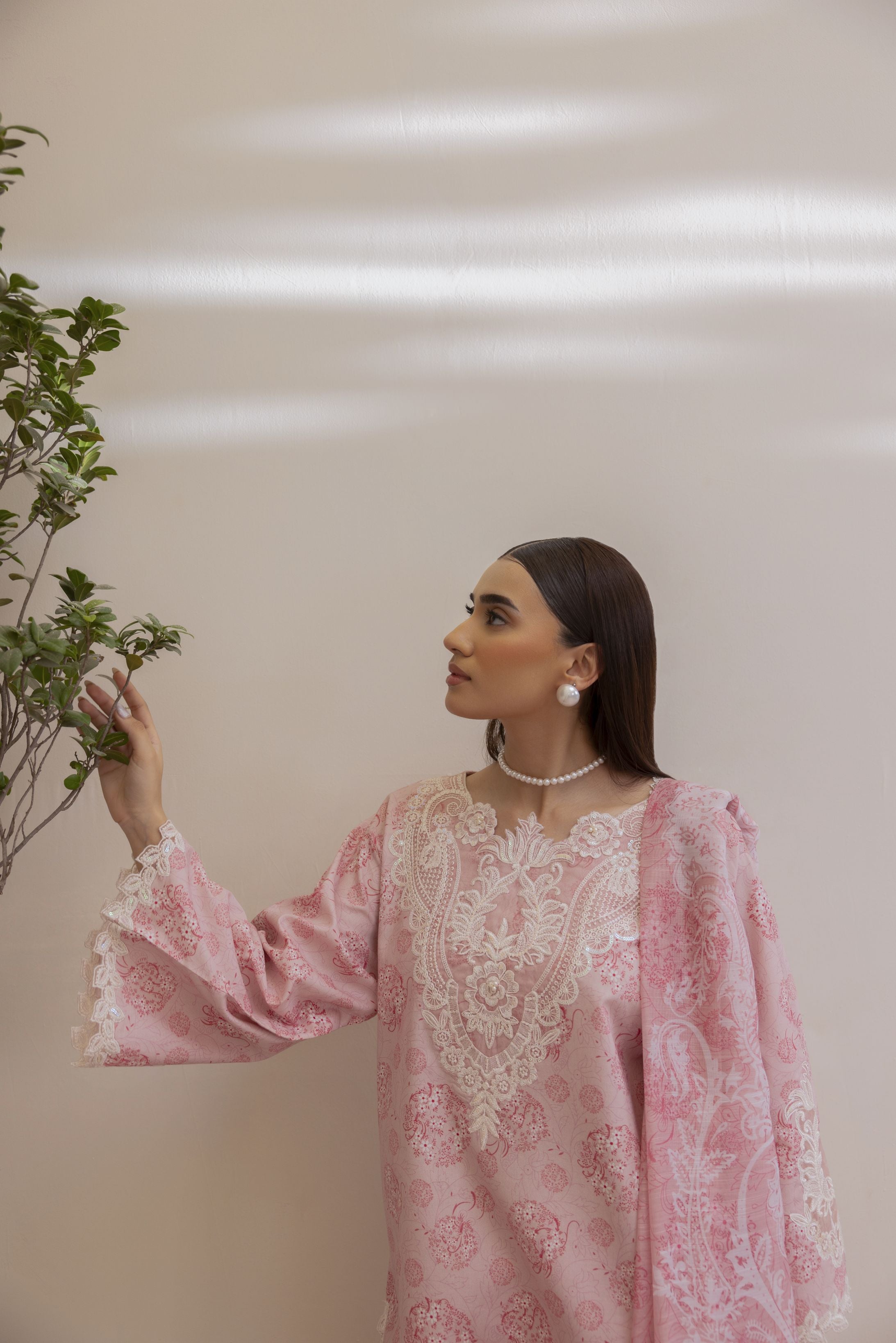 Mohagni Ready to Wear Embroidered Lawn 3pc Farhi Shalwar Suit in Soft Pink SLM5