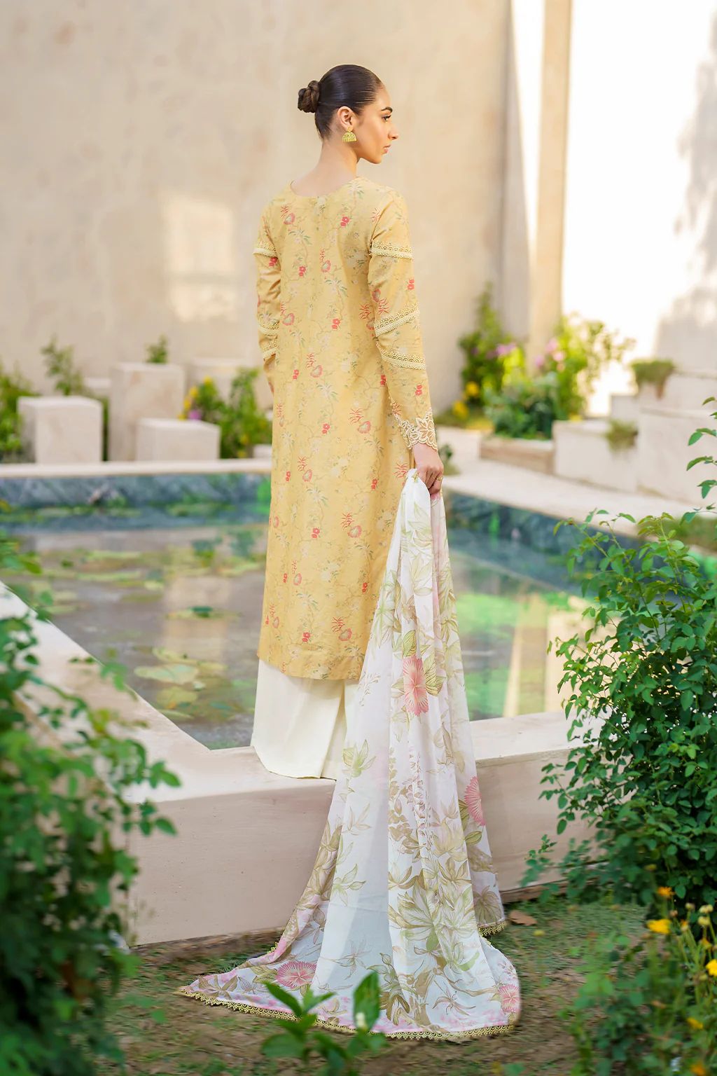 IZNIK Festive Lawn SFL-09