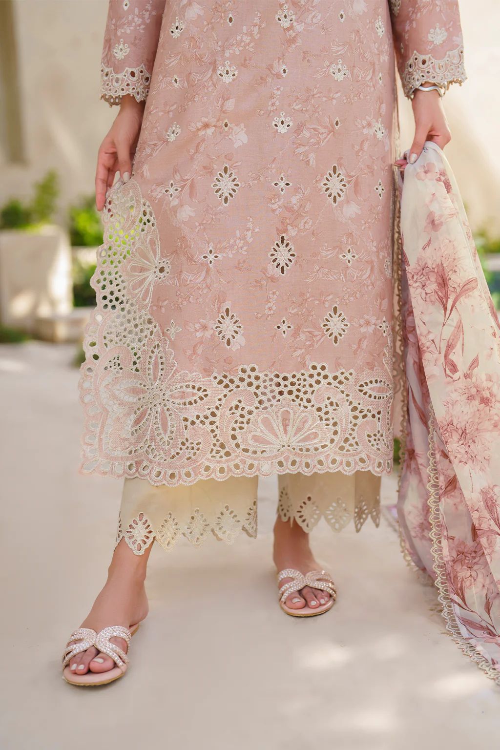 IZNIK Festive Lawn SFL-11
