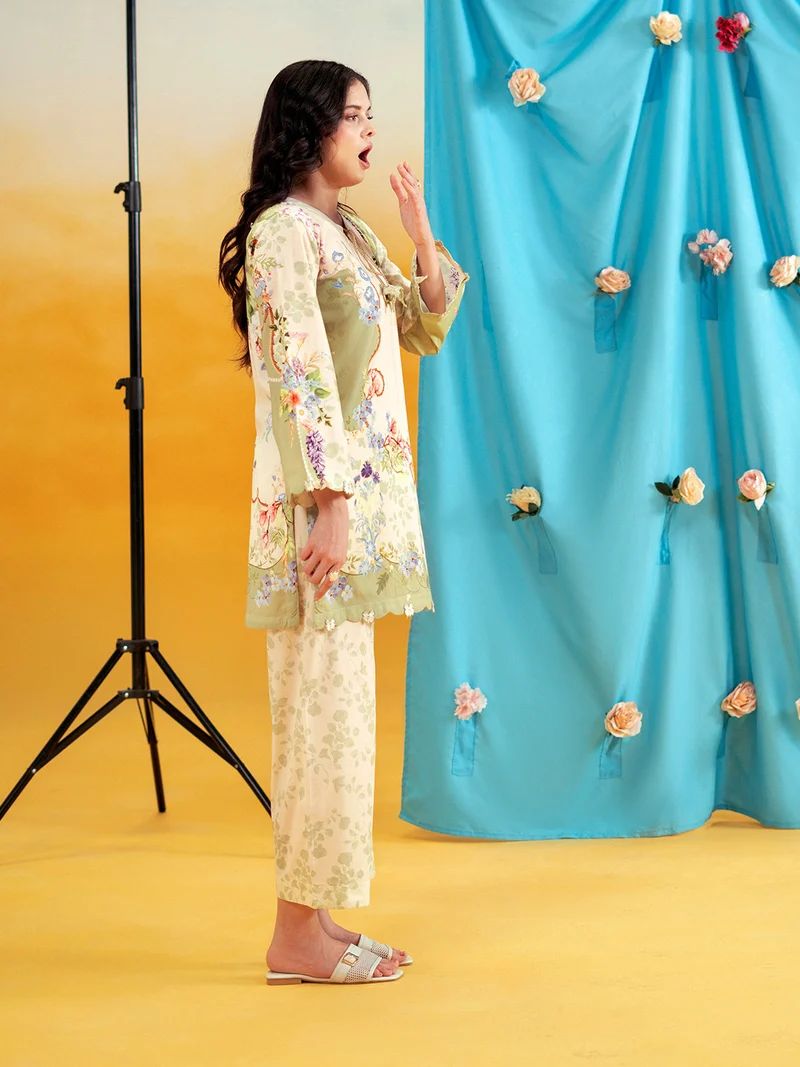 Aabpara 2pc Ivory Floral Pure Lawn Palazzo Suit – ROZ3