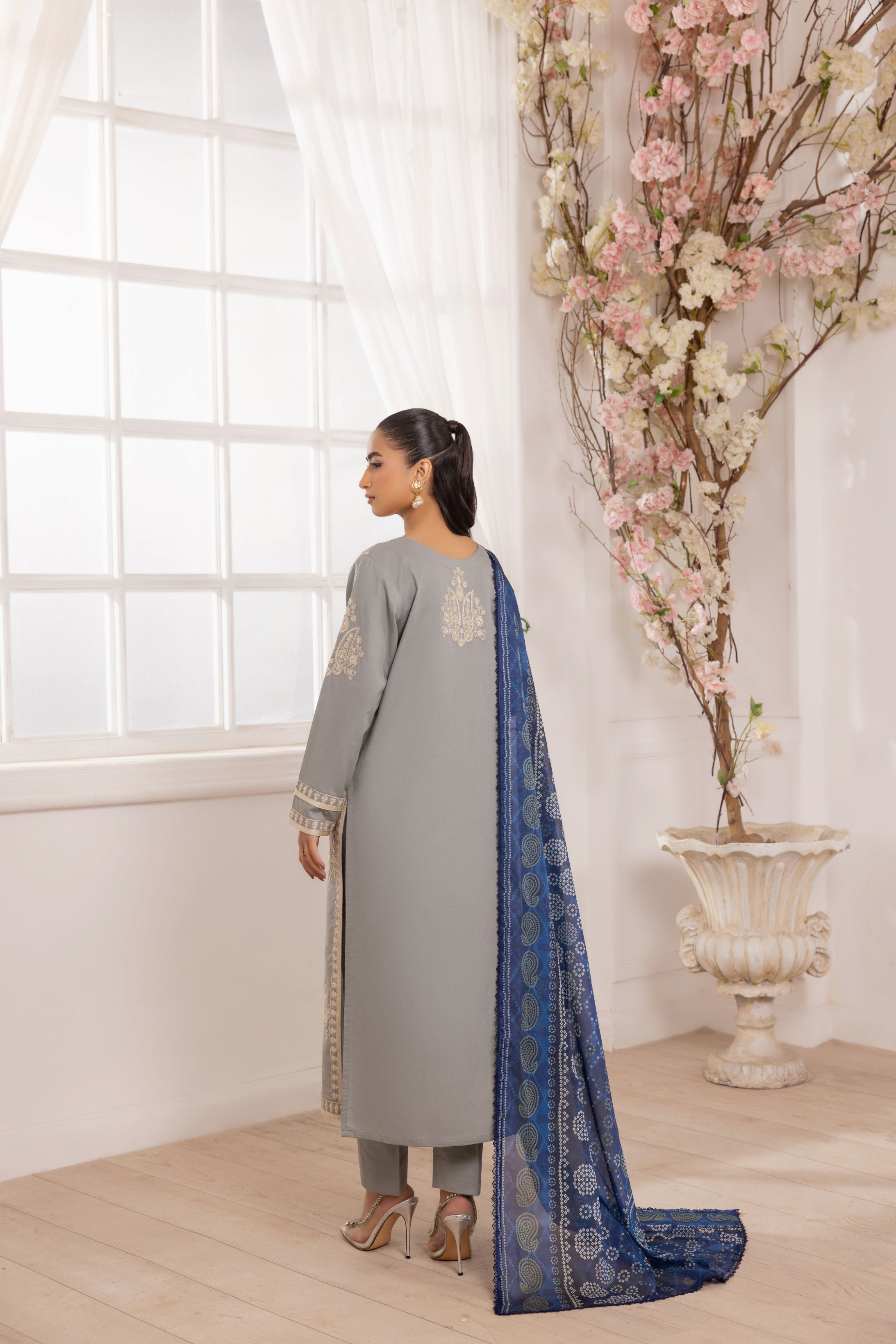 Lawn Breeze by Mohagni – 3pc Ready to Wear Cotton Summer Suit LMB3