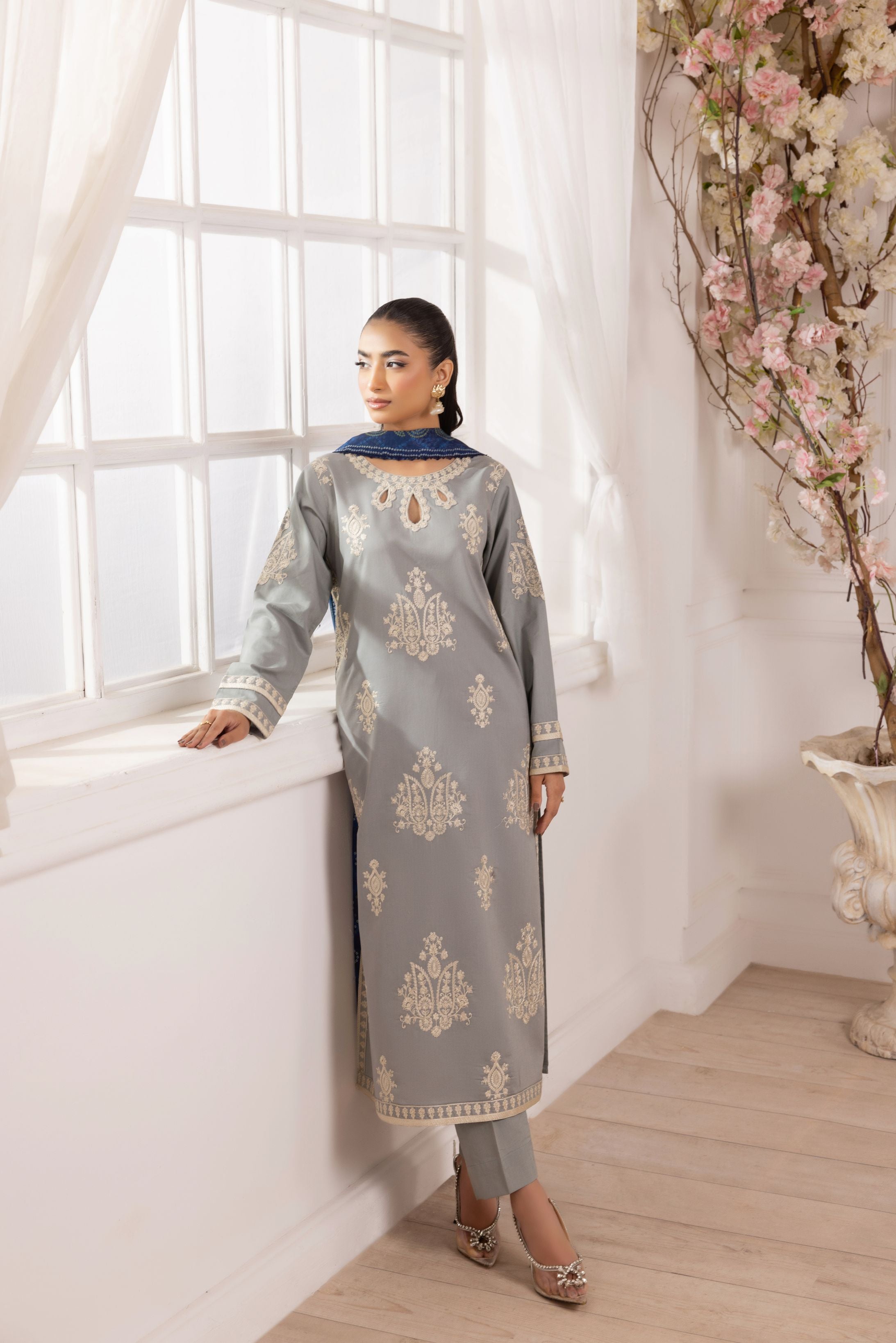 Lawn Breeze by Mohagni – 3pc Ready to Wear Cotton Summer Suit LMB3