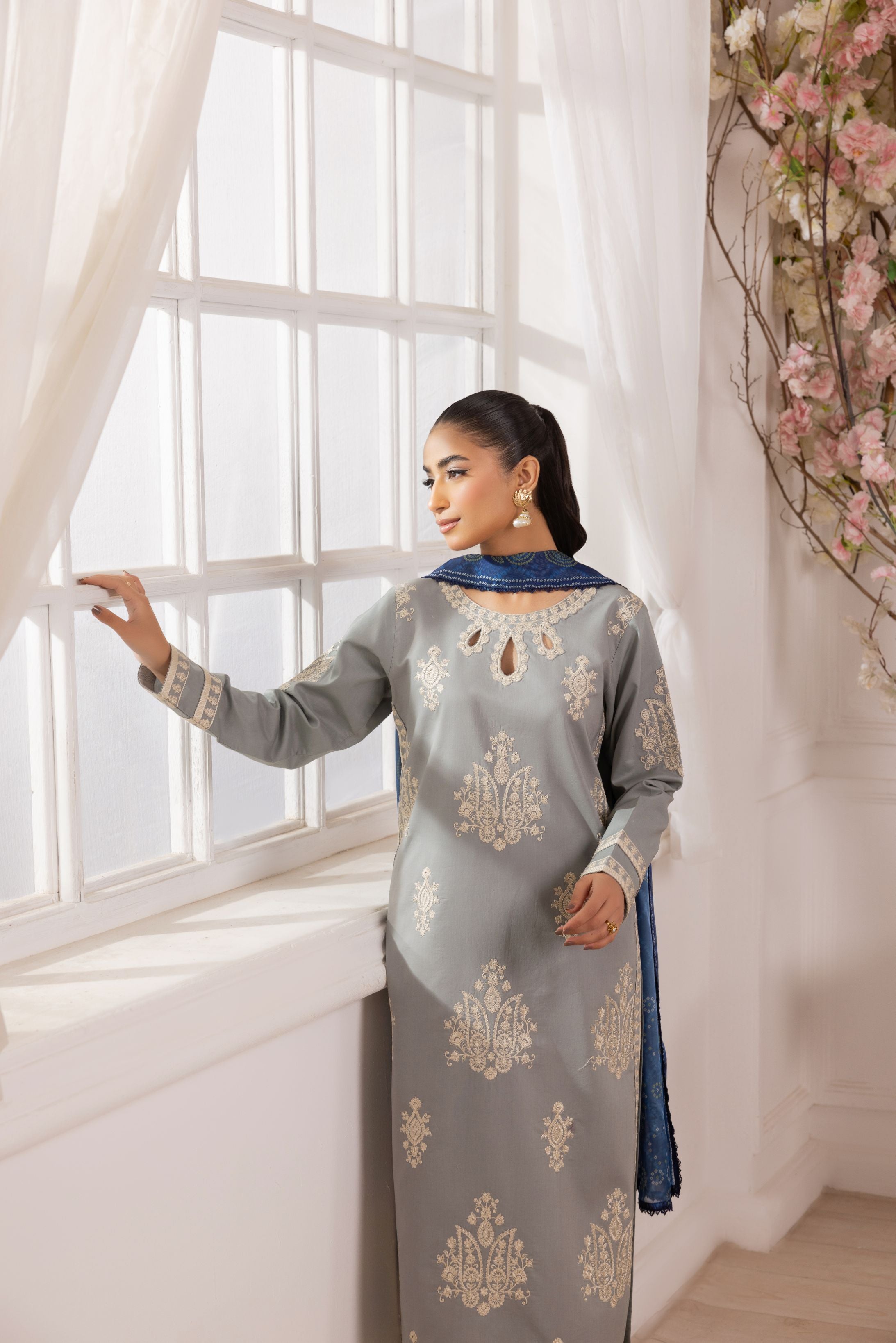 Lawn Breeze by Mohagni – 3pc Ready to Wear Cotton Summer Suit LMB3