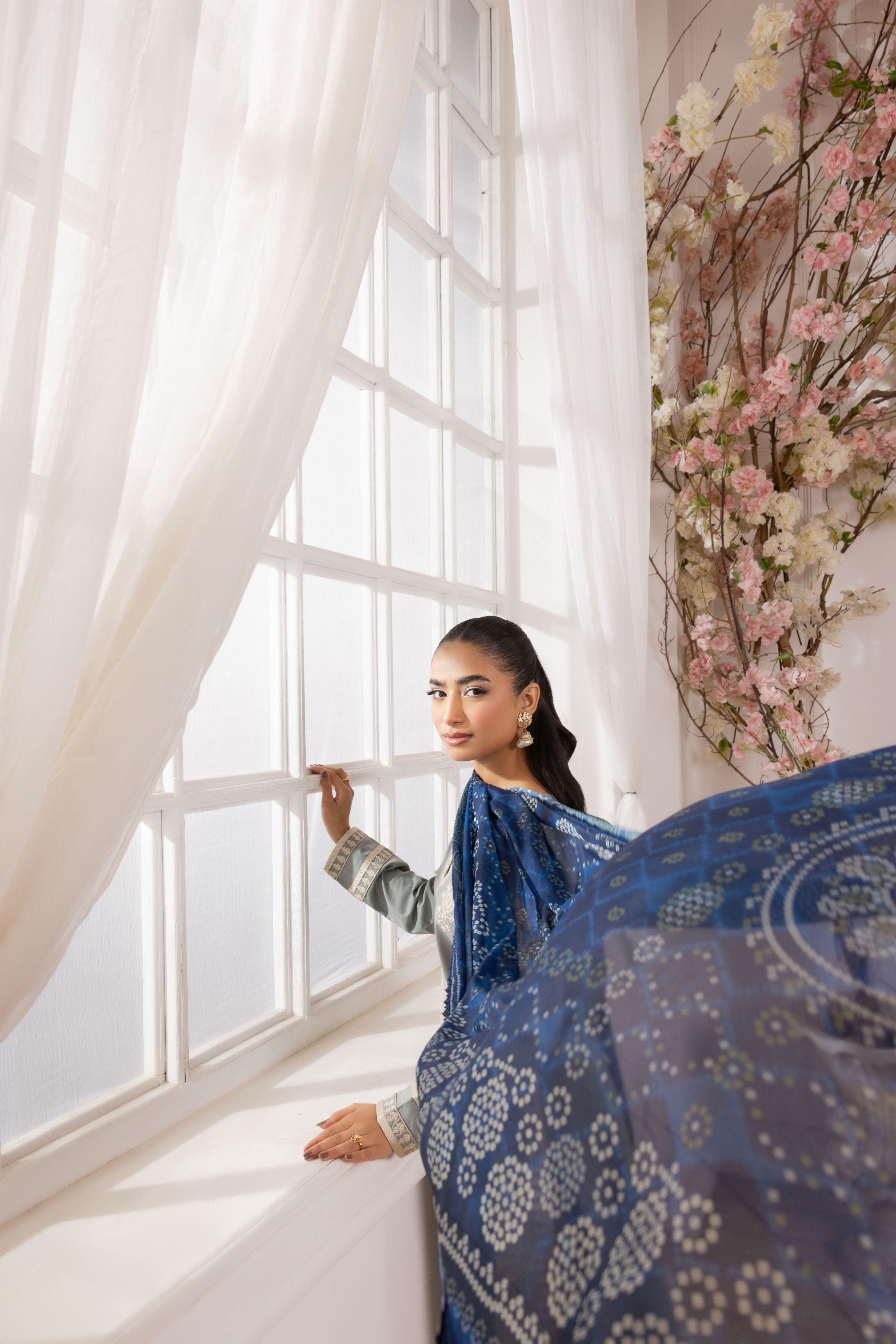 Lawn Breeze by Mohagni – 3pc Ready to Wear Cotton Summer Suit LMB3