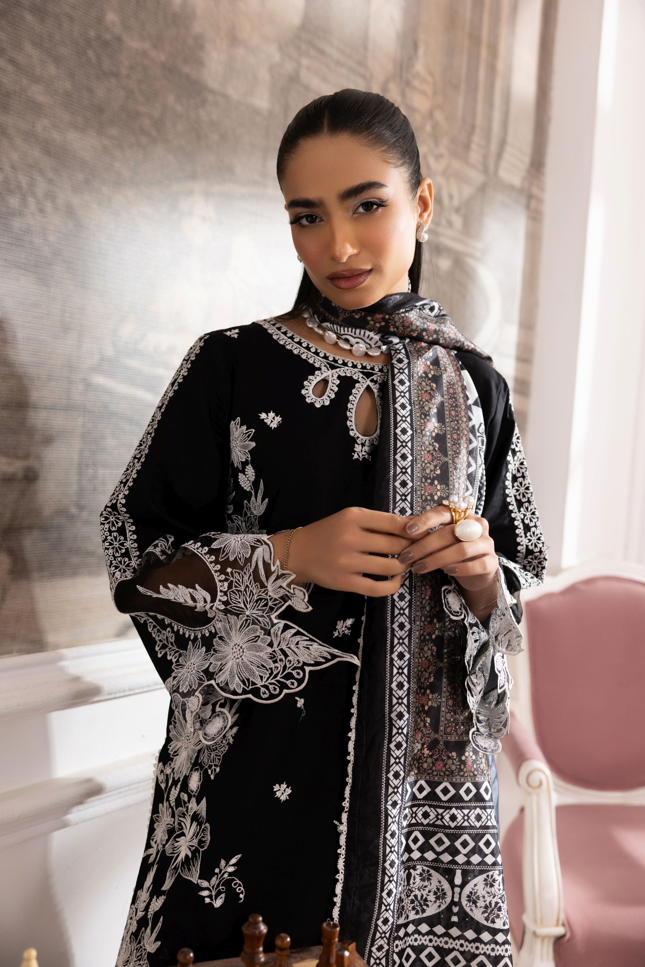 Lawn Breeze by Mohagni – 3pc Ready to Wear Cotton Black Pakistani Suit LMB5
