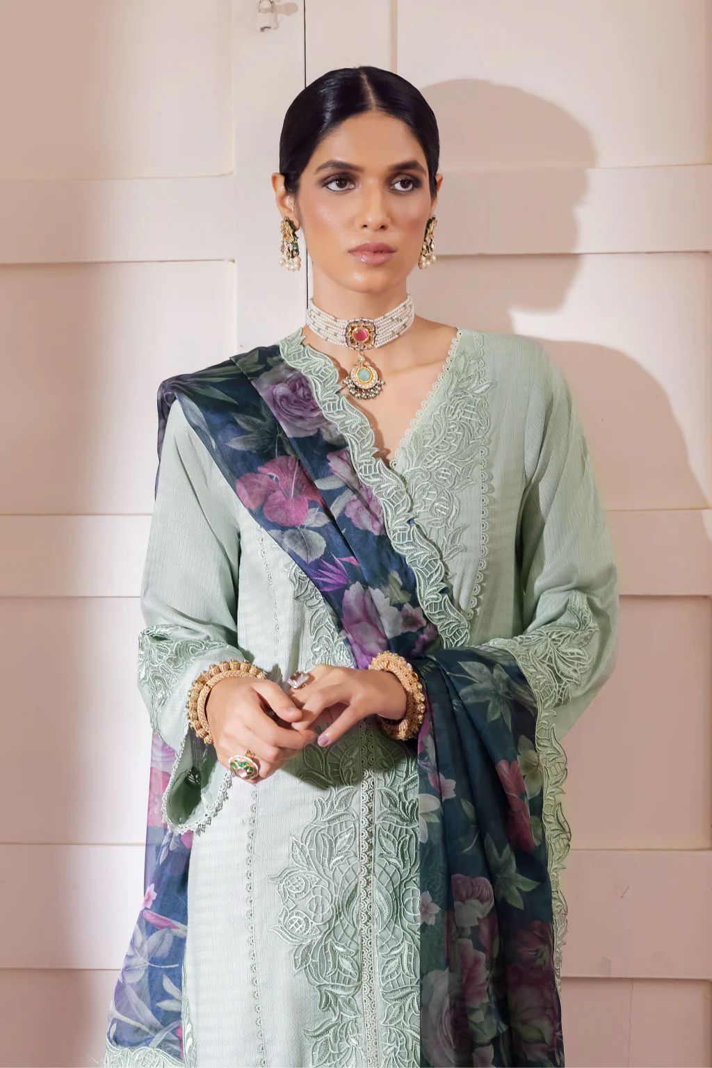 Iznik Aashiaan Festive Lawn Insha 05