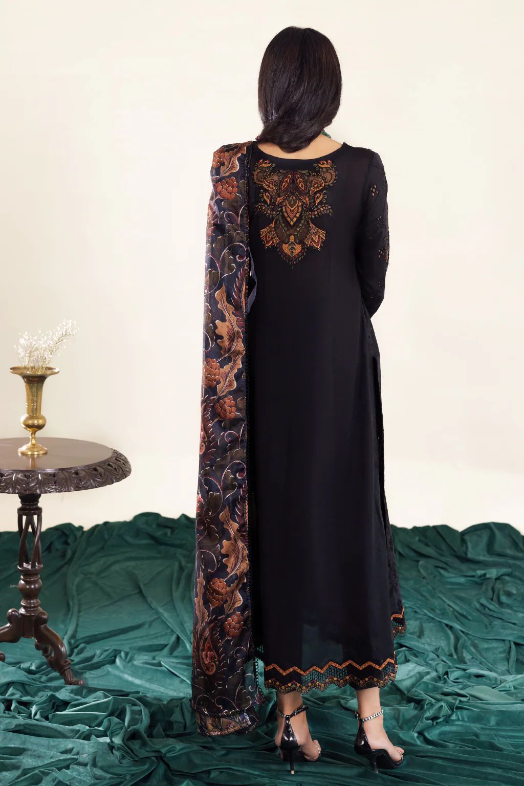 Iznik Aashiaan Festive Lawn Daisha 10